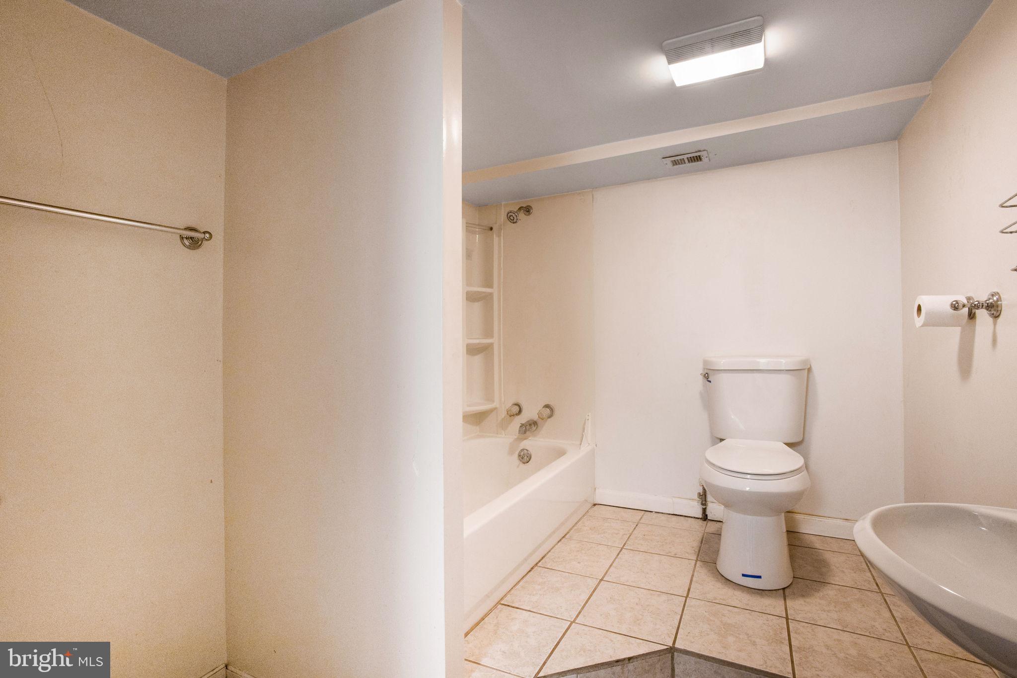 LAKE MONTEBELLO - Residential