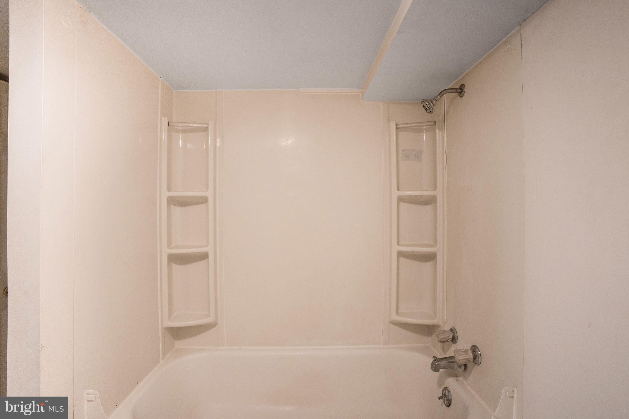 LAKE MONTEBELLO - Residential