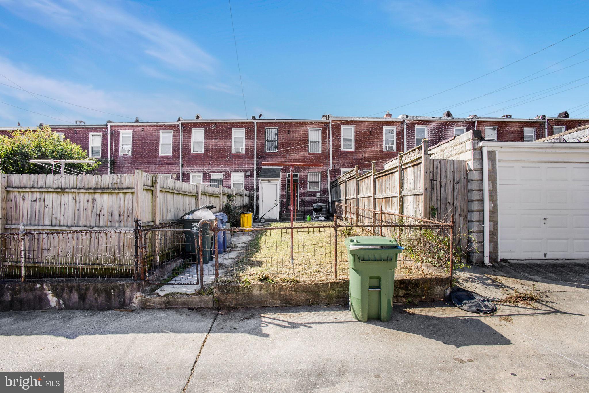 LAKE MONTEBELLO - Residential