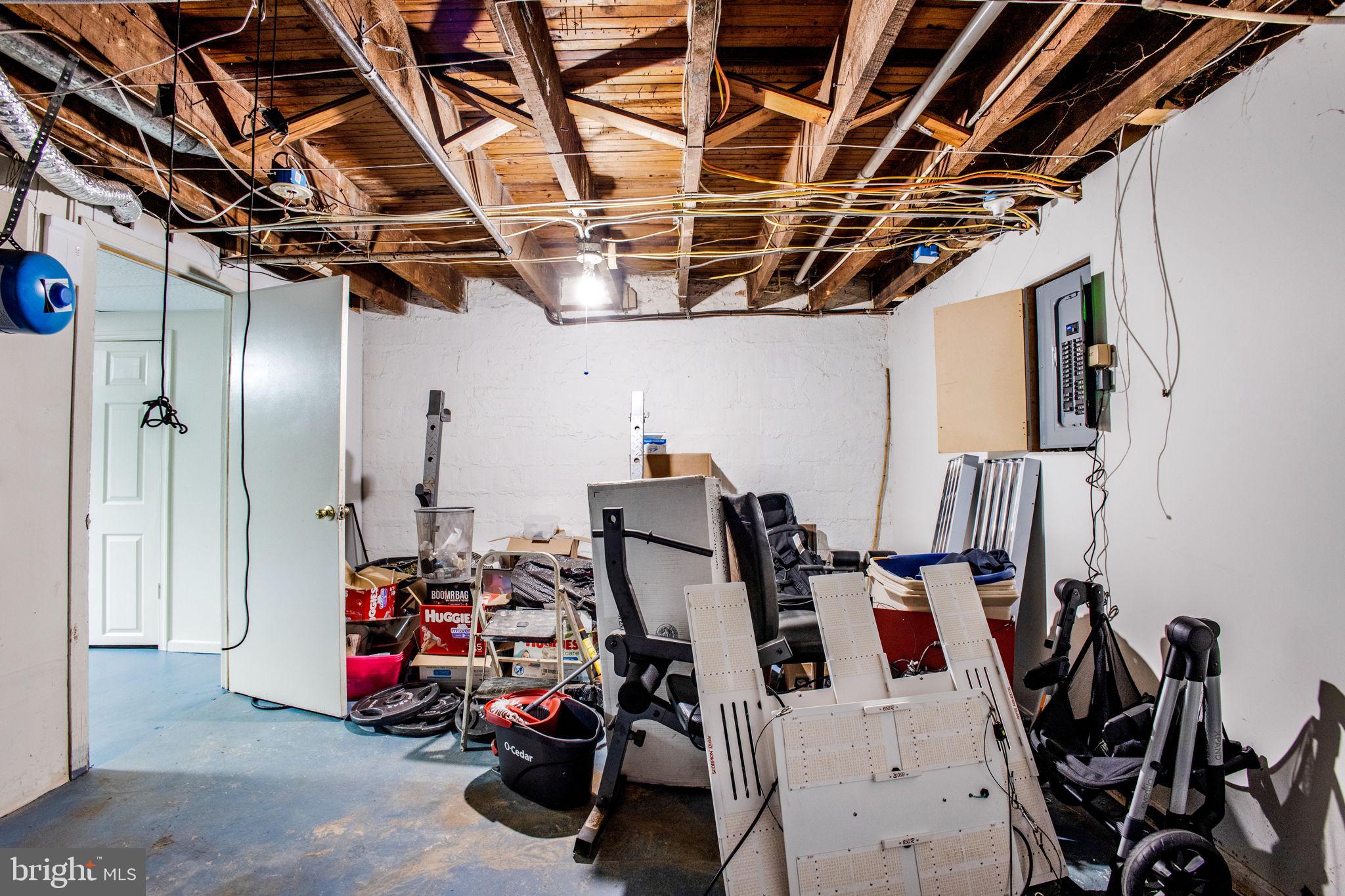 LAKE MONTEBELLO - Residential