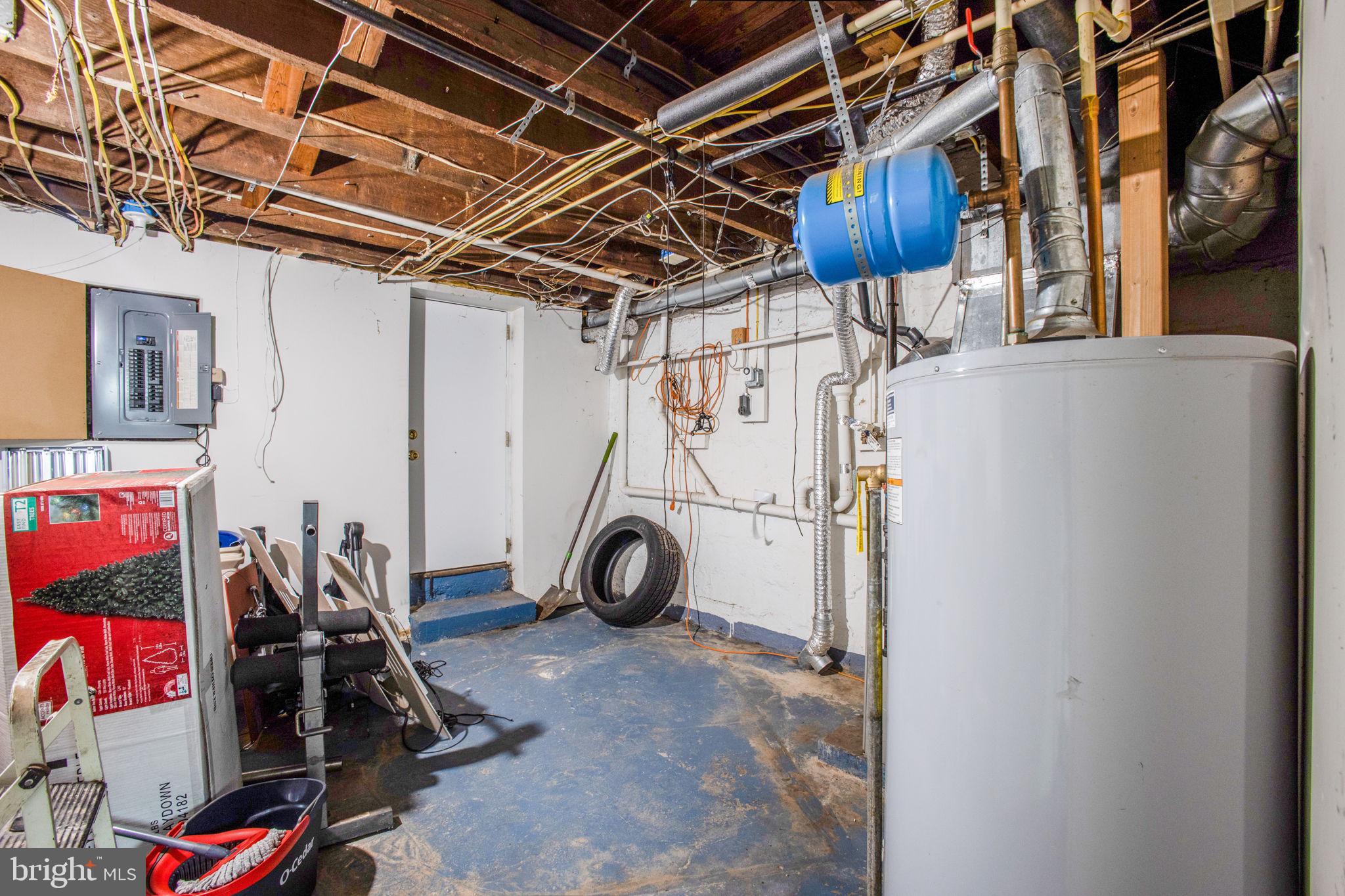 LAKE MONTEBELLO - Residential