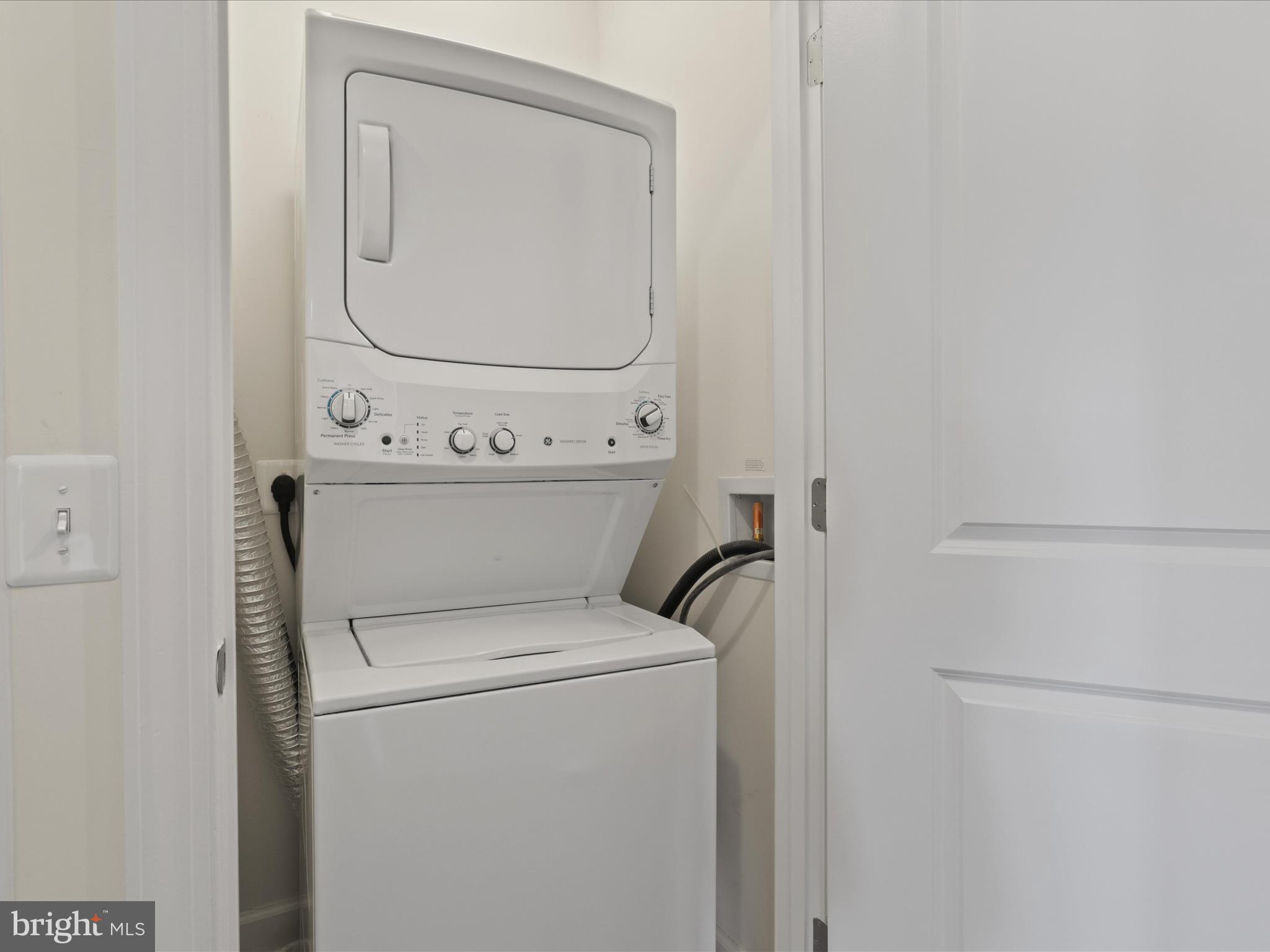 DISCOVERY SQUARE - Residential Lease