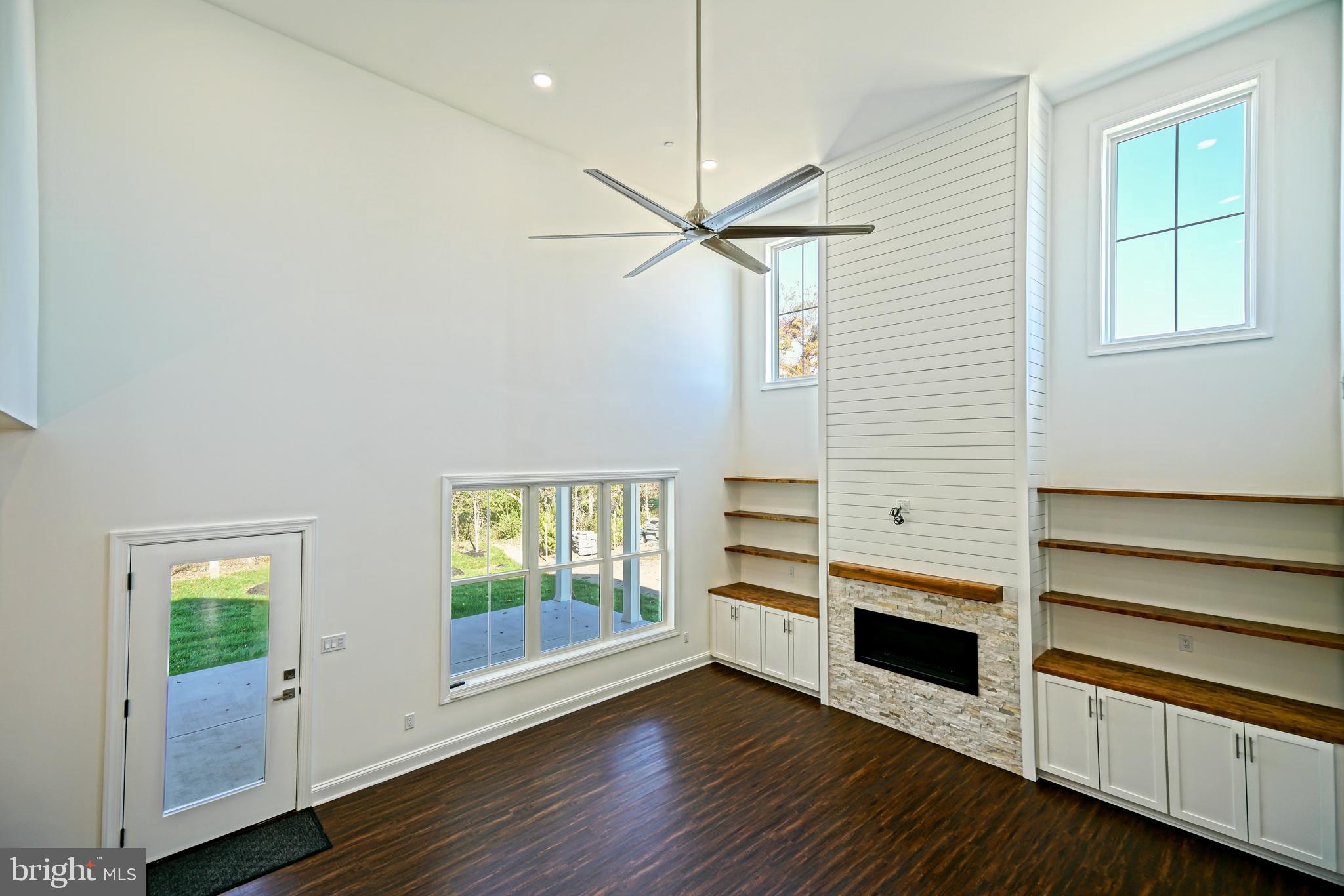 FISHERS COVE - Residential