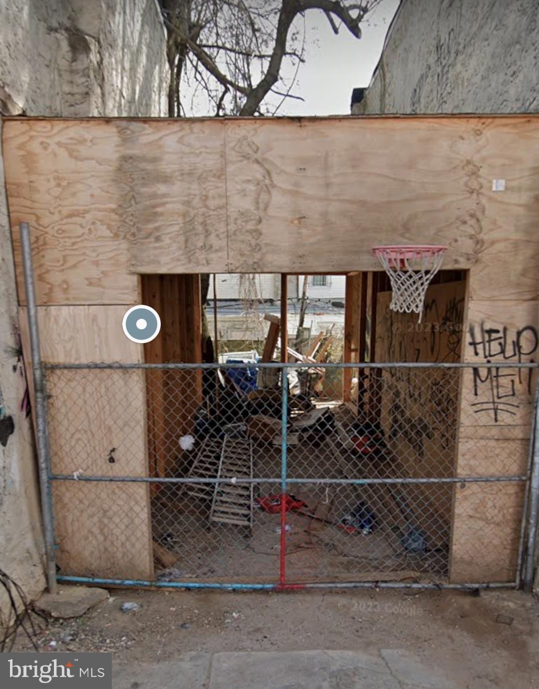 Vacant RSA5 residential building lot for sale cash as is. 10% deposit and proof of funds required. Buyer responsible for city resale certificate. Seller requests that buyer use Seller's title comapny for title insurance and settlement. Drive by to show.