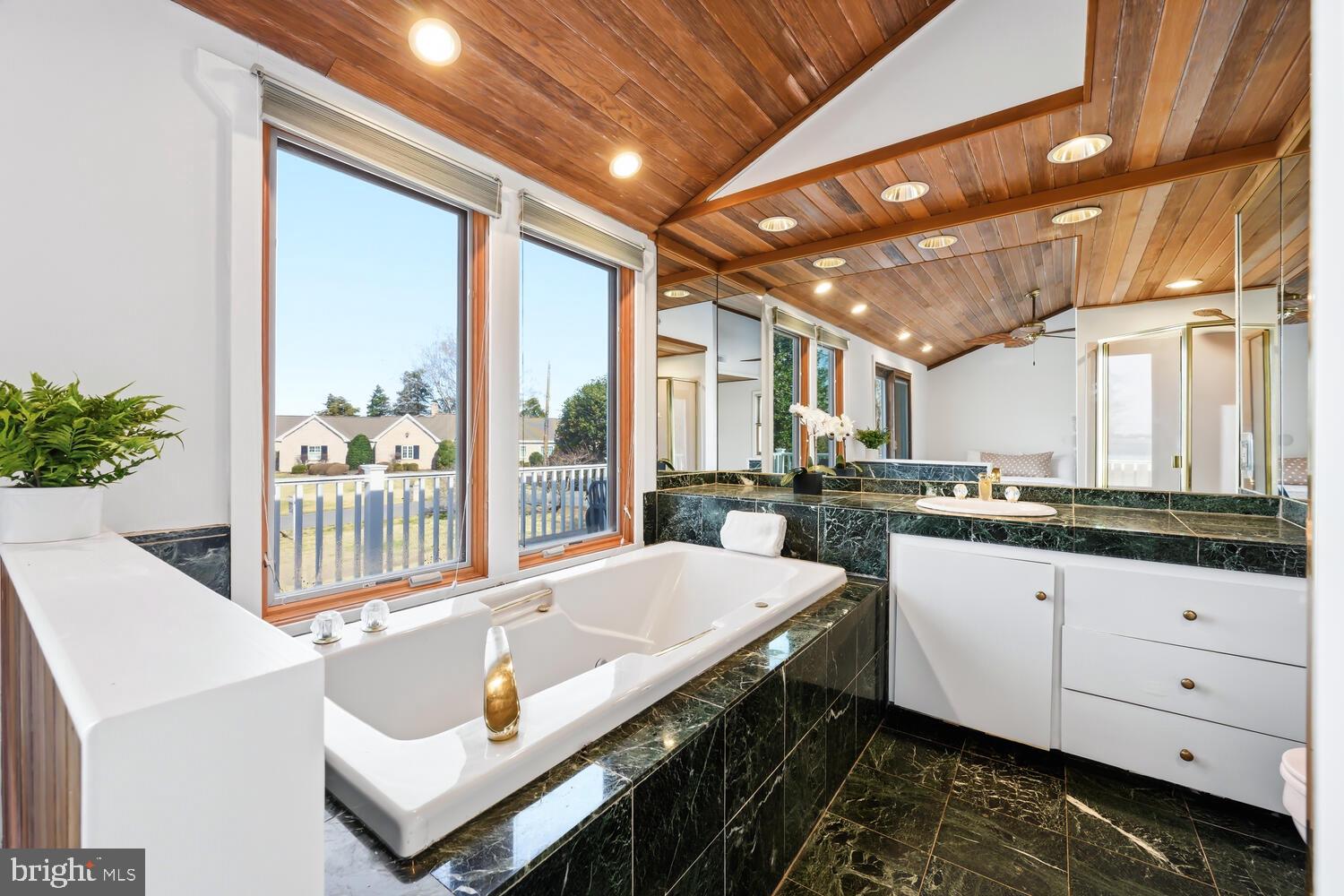 ALGONQUIN - Residential