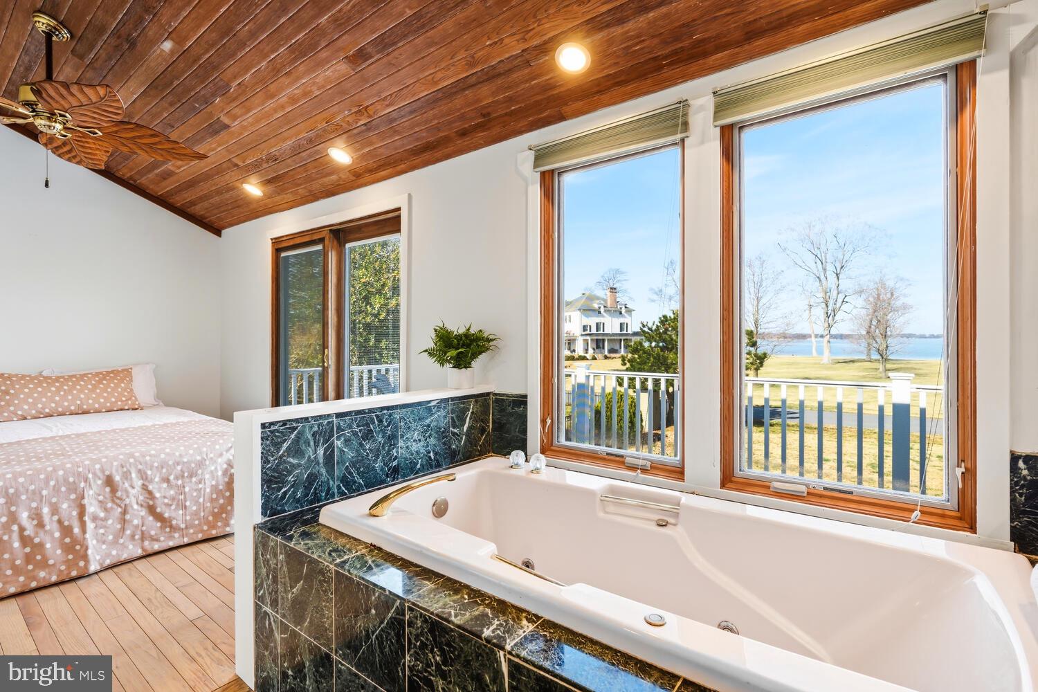 ALGONQUIN - Residential