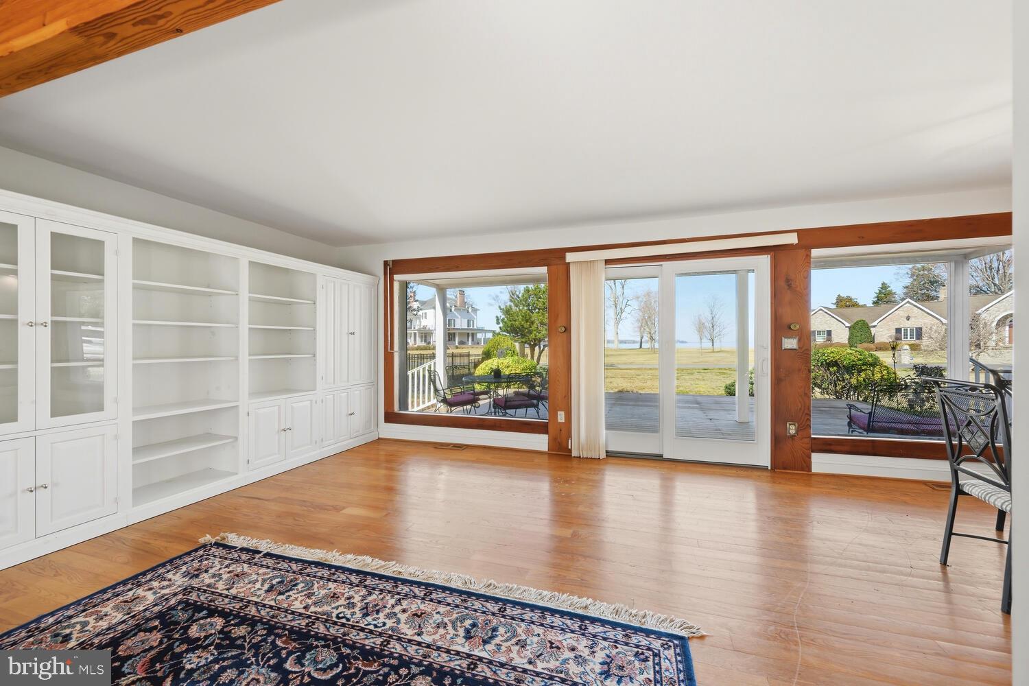 ALGONQUIN - Residential