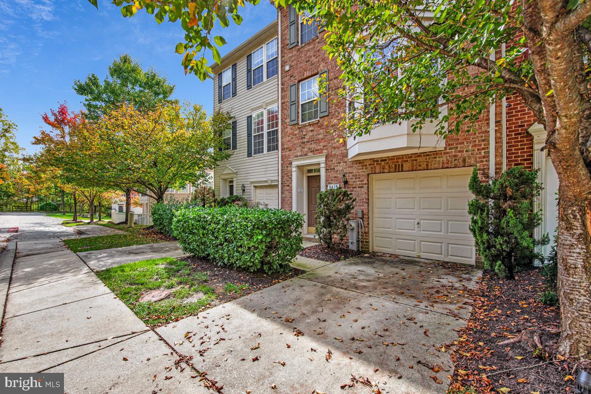 9418 BIRDHOUSE CIRCLE 5
