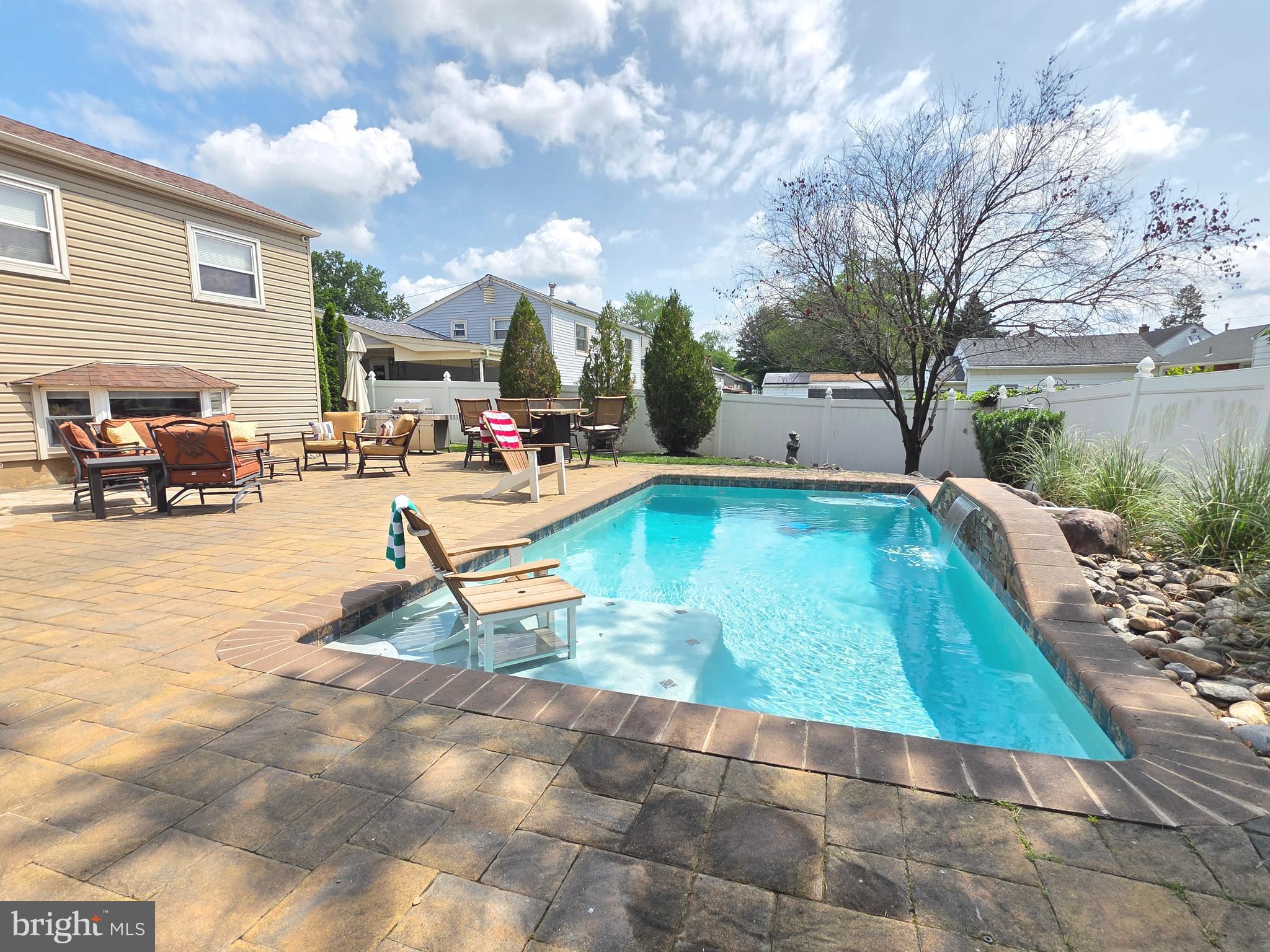 18 E MAPLE AVENUE