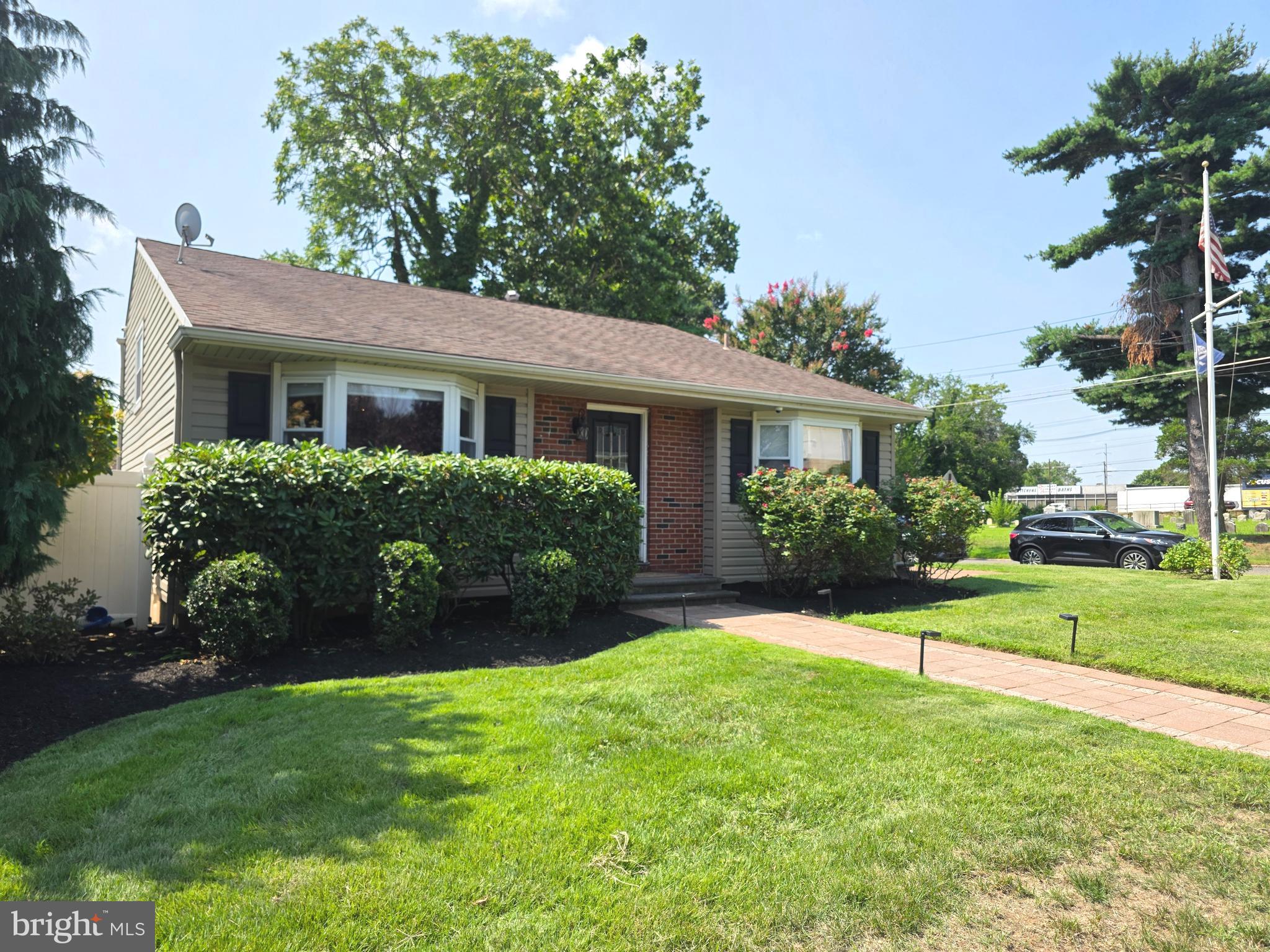 18 E MAPLE AVENUE