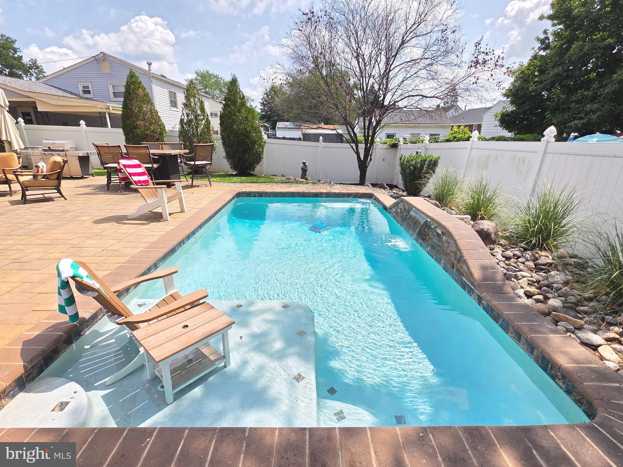 18 E MAPLE AVENUE