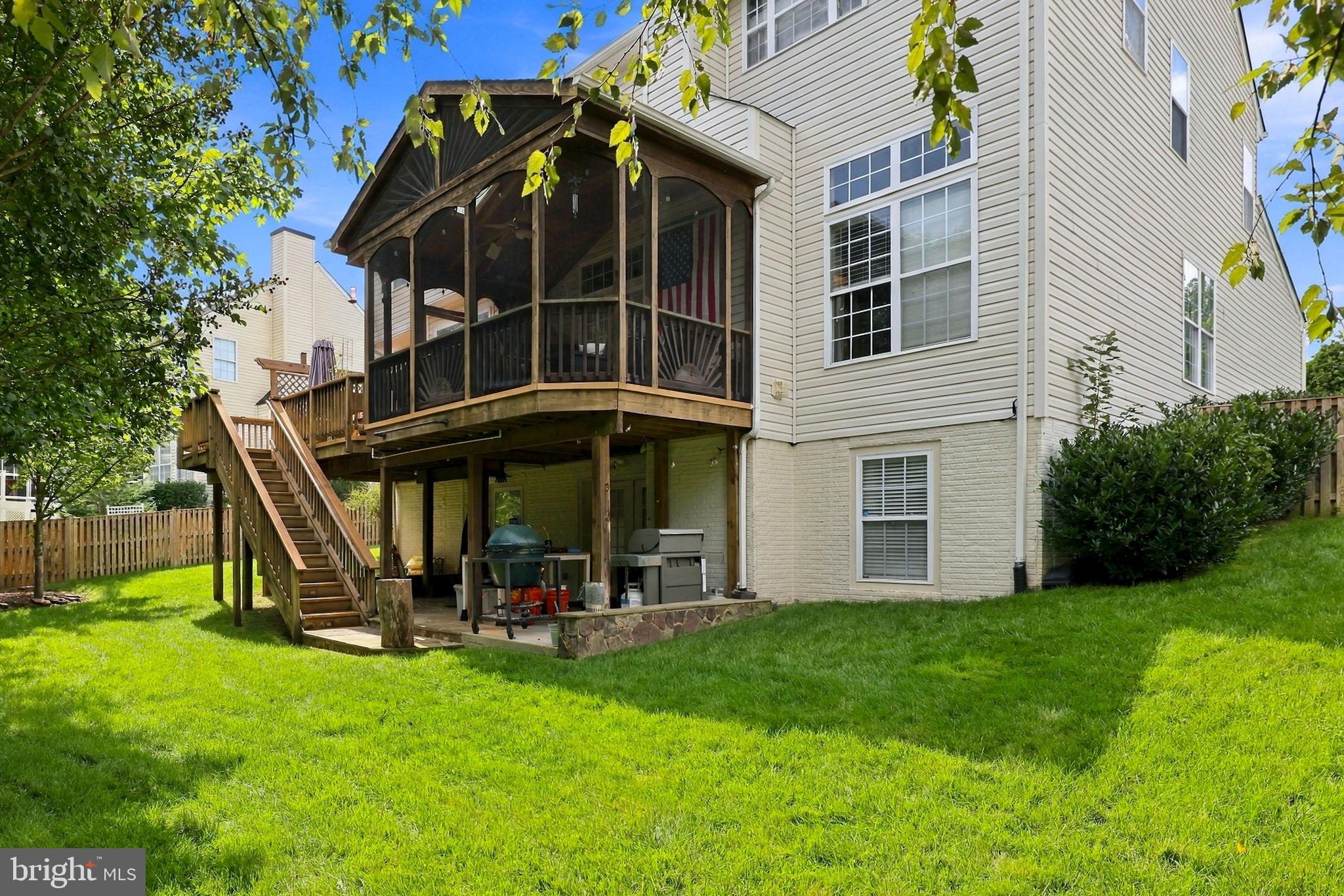 1604 WOODBRIDGE COURT NE