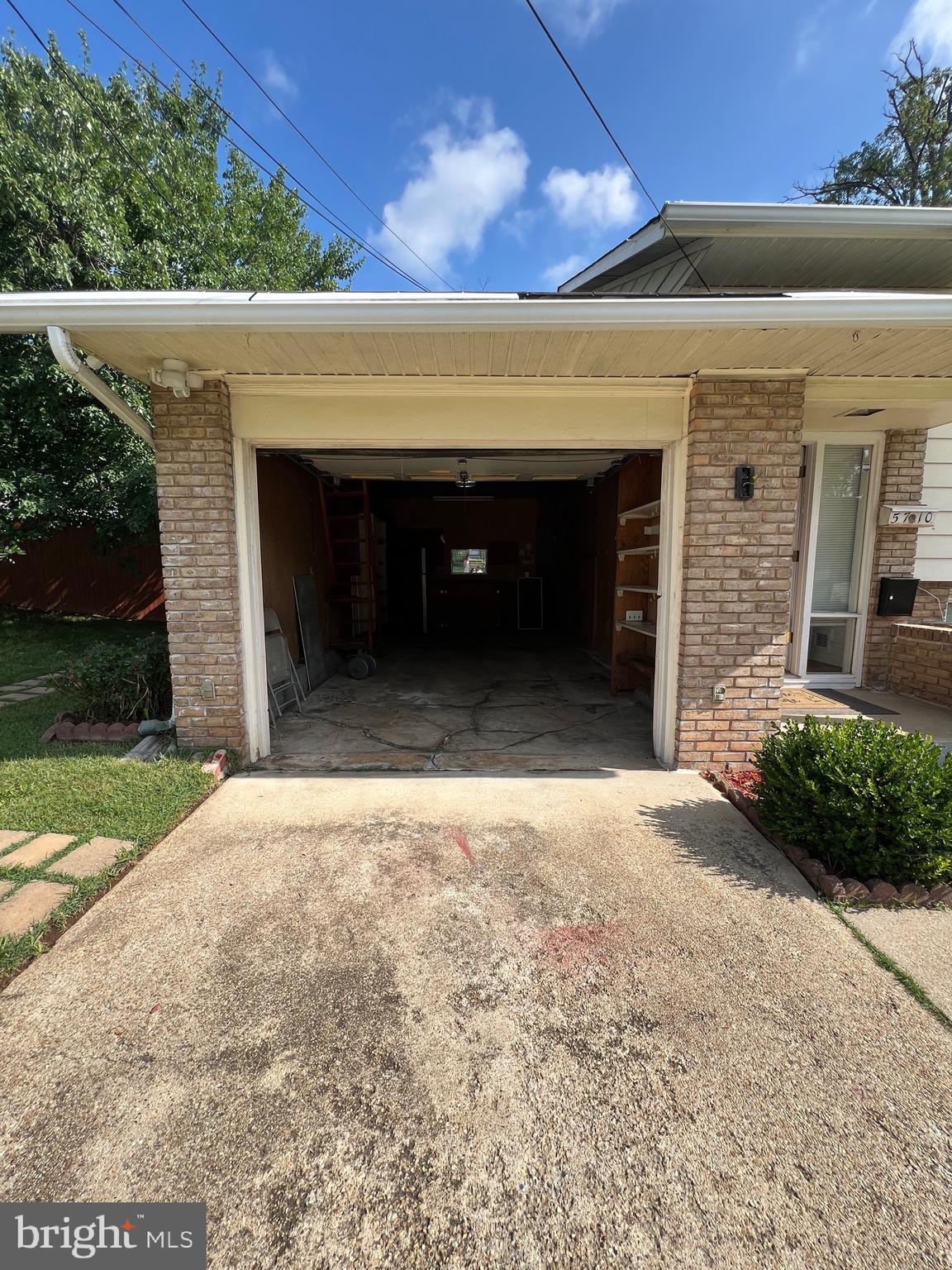 WESTGATE WOODS - Residential Lease