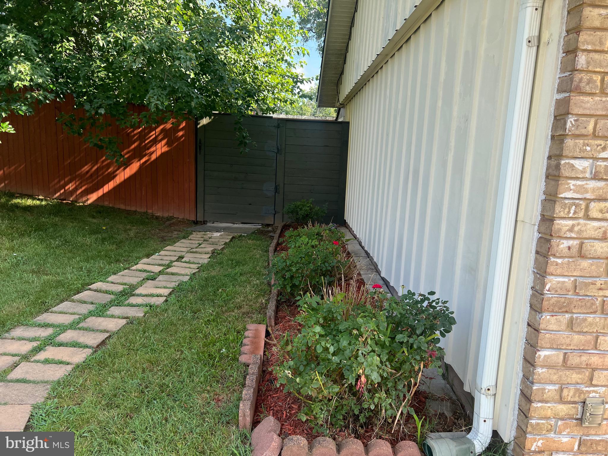 WESTGATE WOODS - Residential Lease