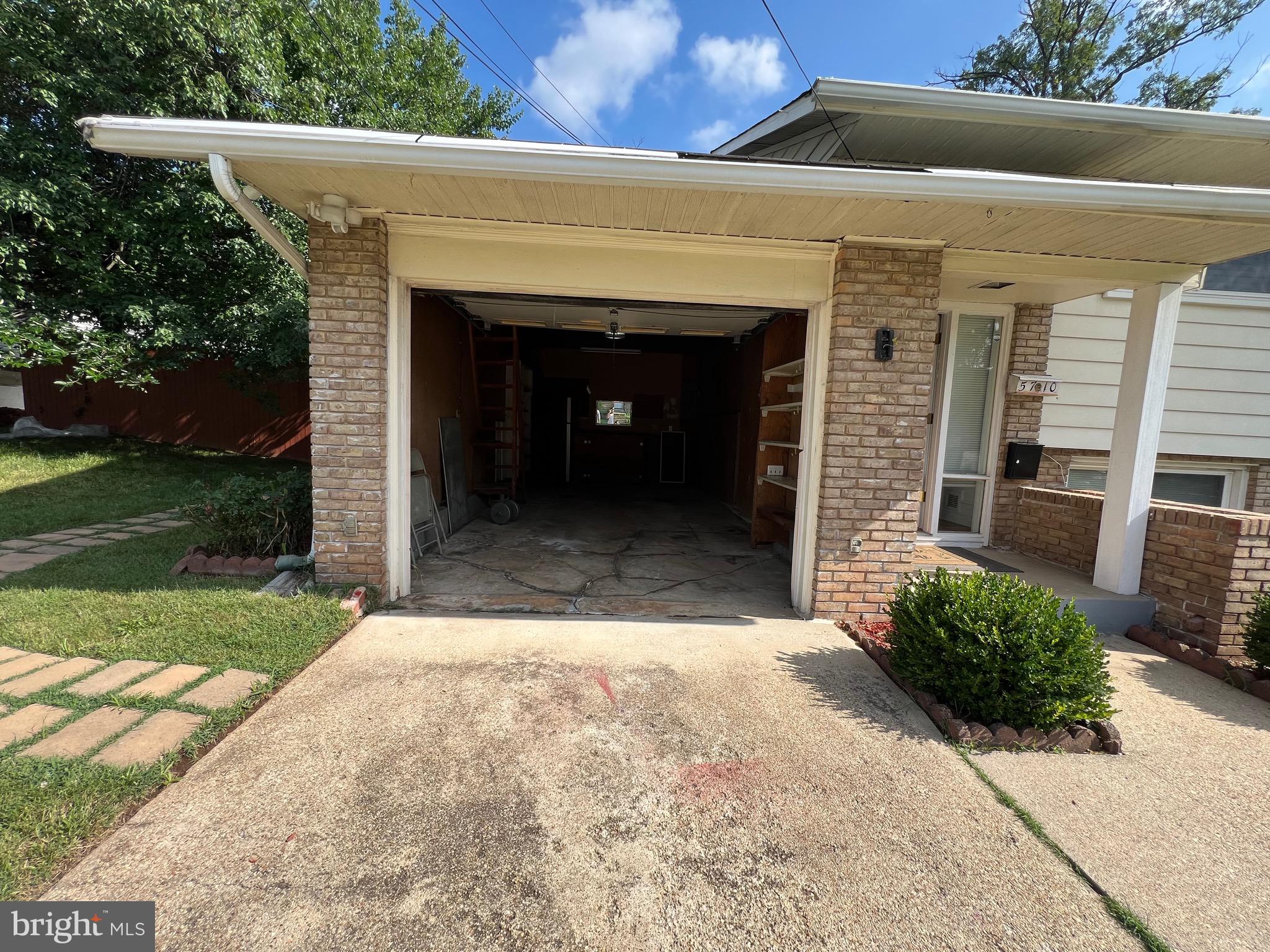 WESTGATE WOODS - Residential Lease