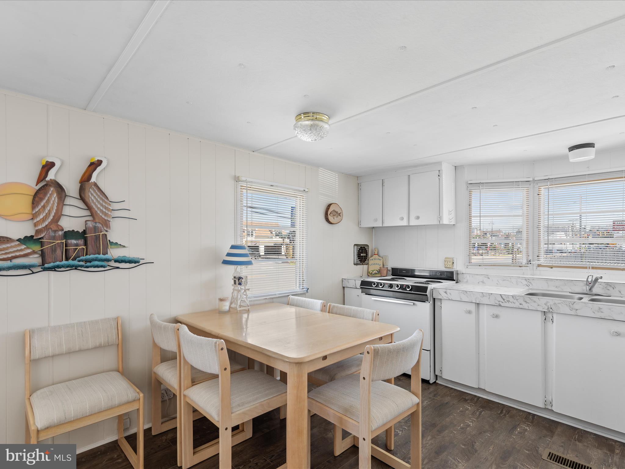 39050 BRINY LANE 11902