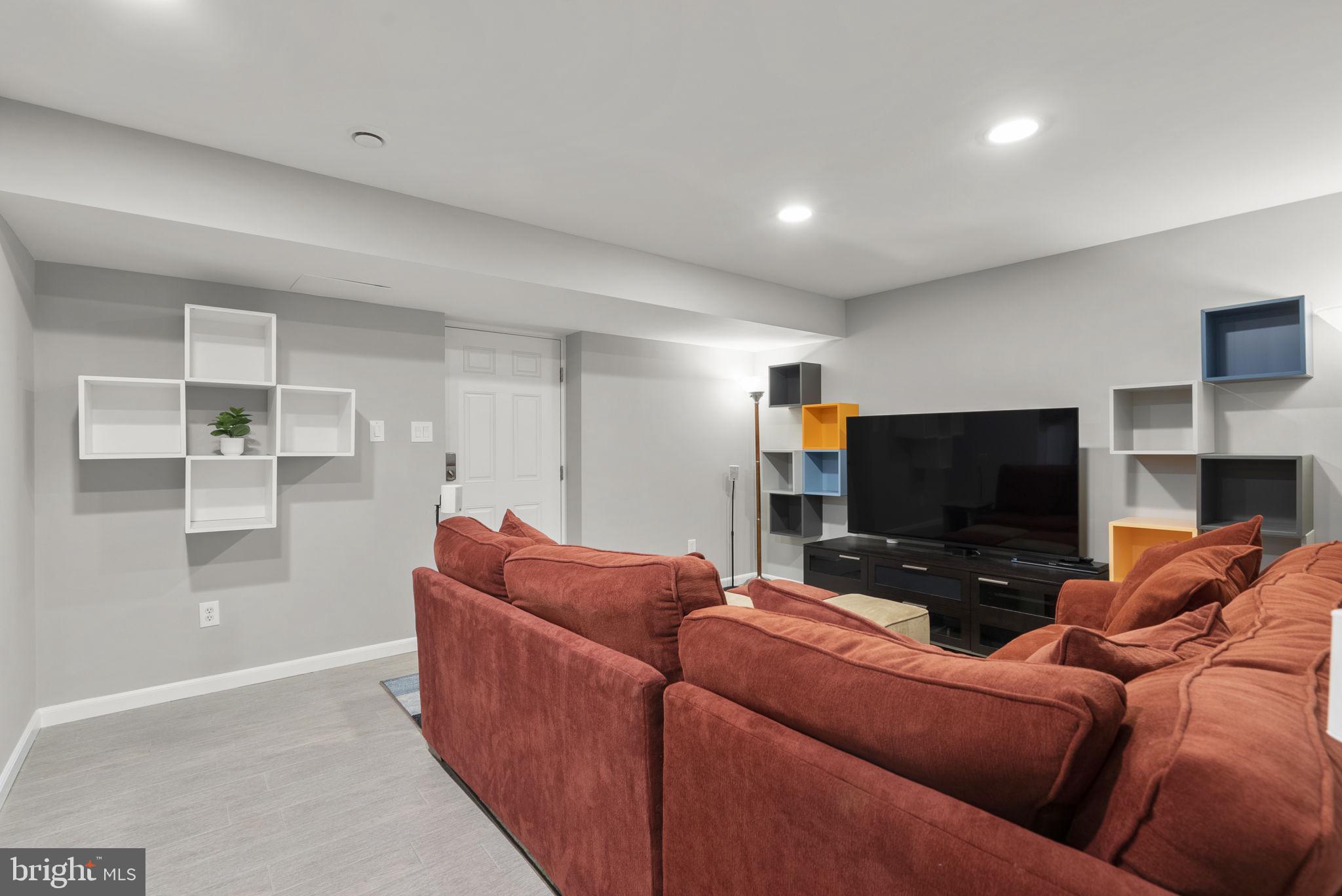 VILLAGE OF RIVER HILL - Residential