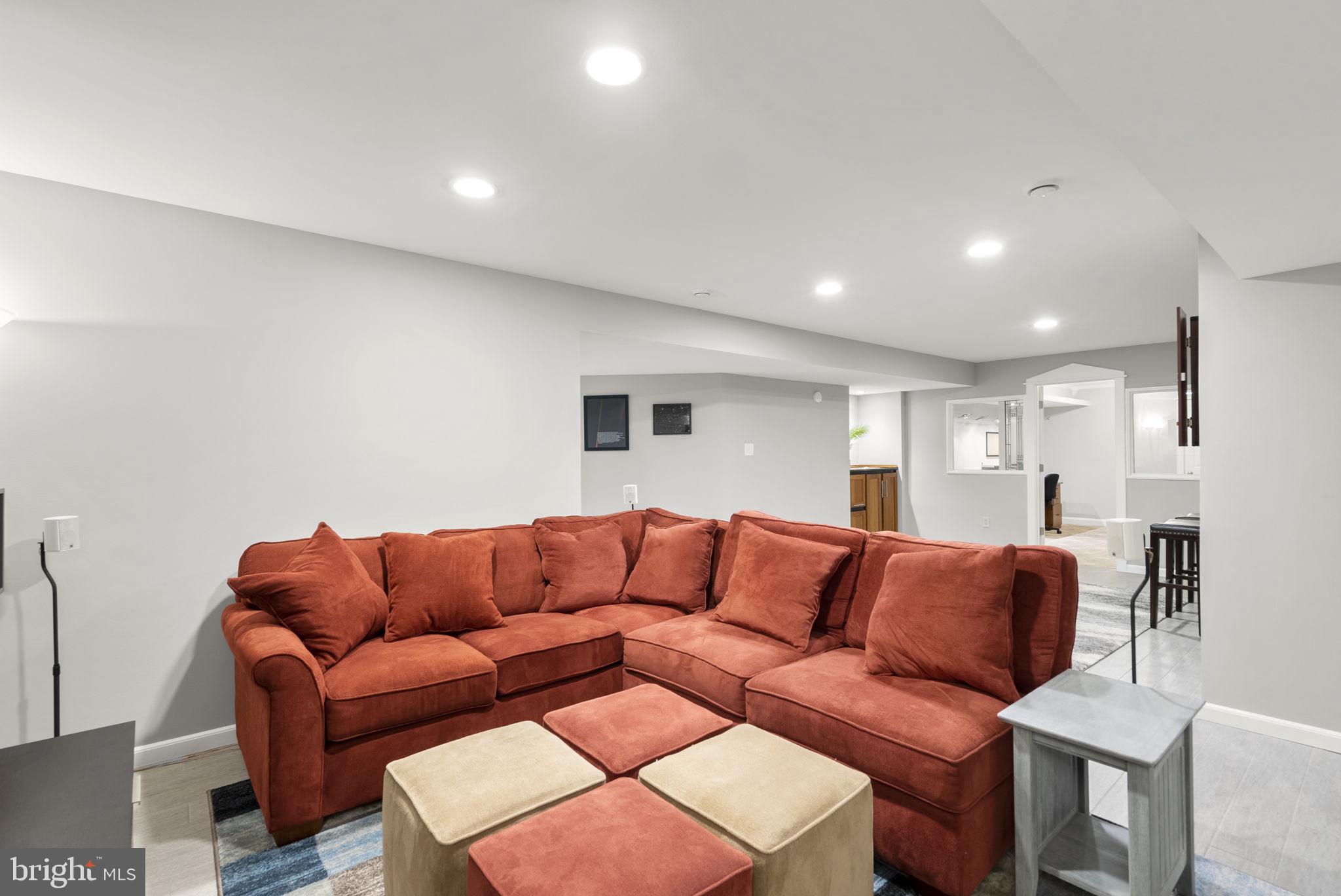 VILLAGE OF RIVER HILL - Residential