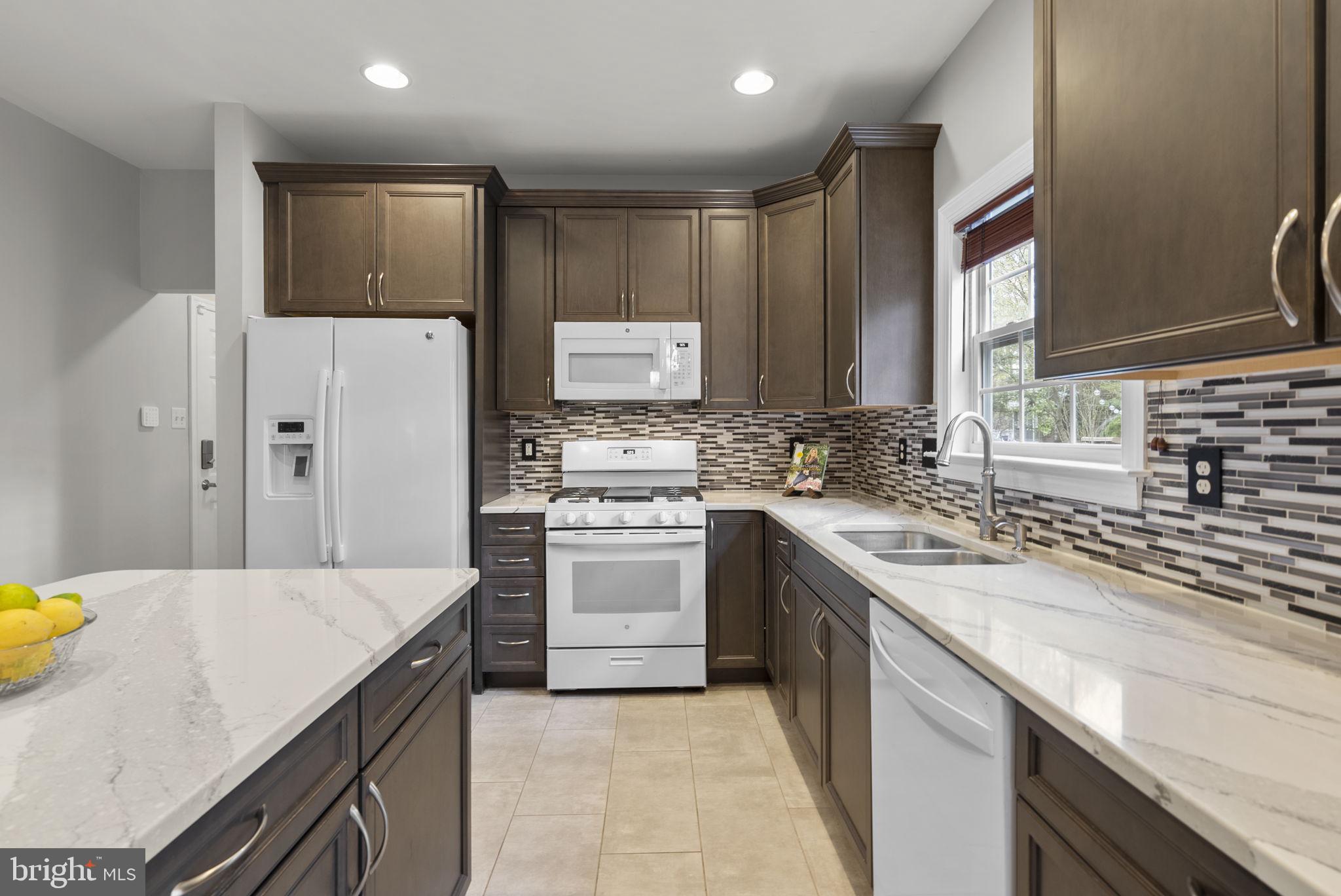 VILLAGE OF RIVER HILL - Residential