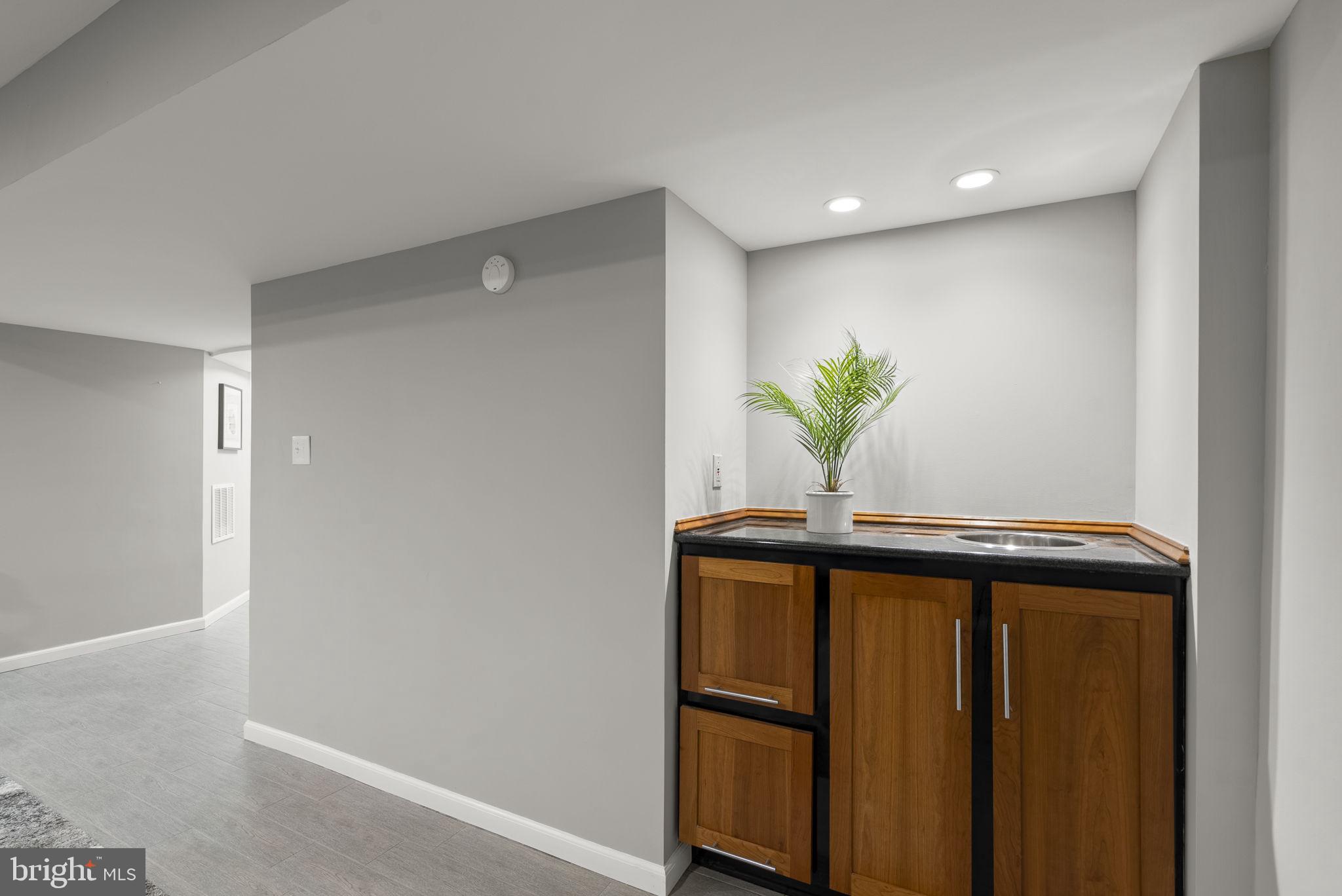 VILLAGE OF RIVER HILL - Residential