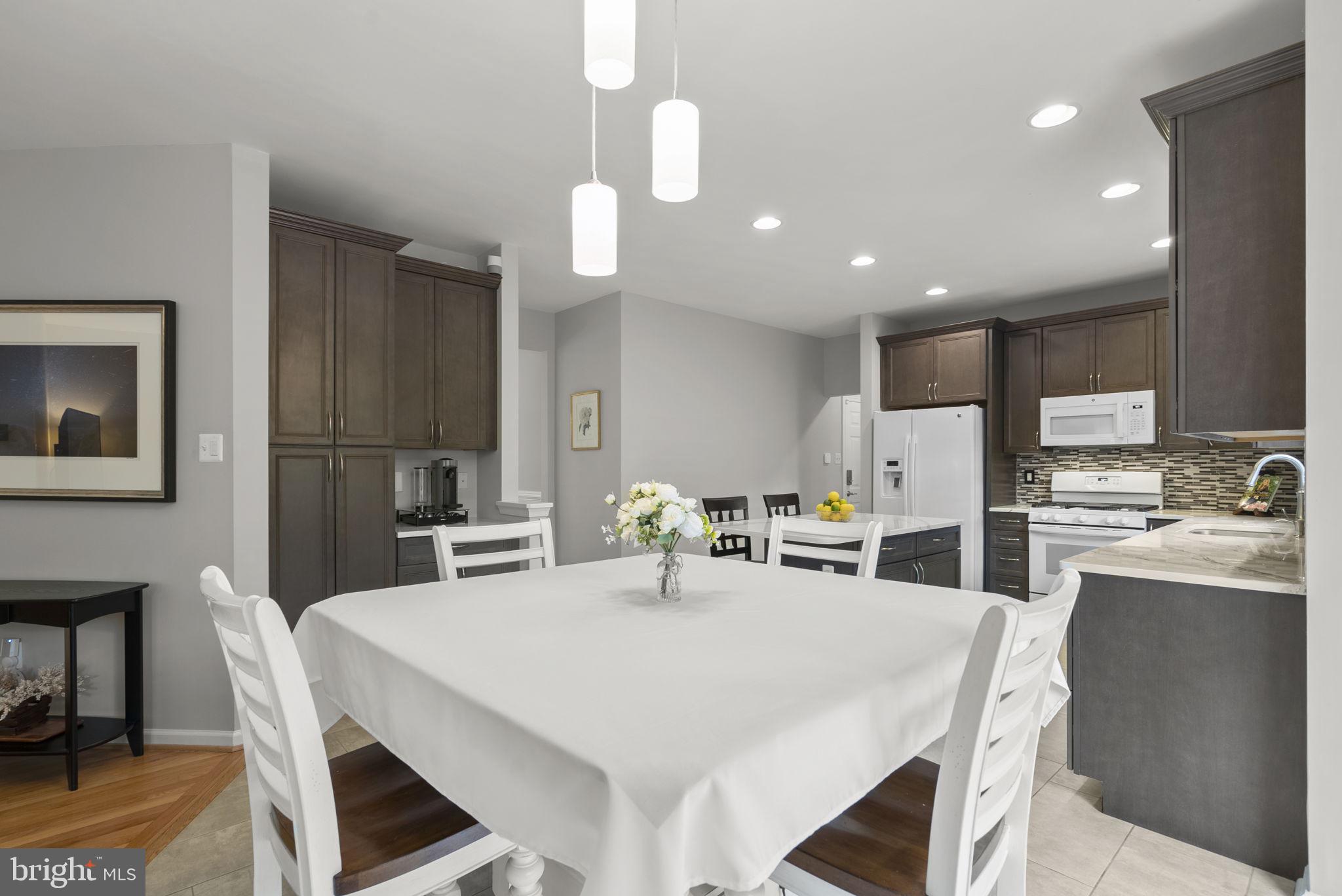 VILLAGE OF RIVER HILL - Residential