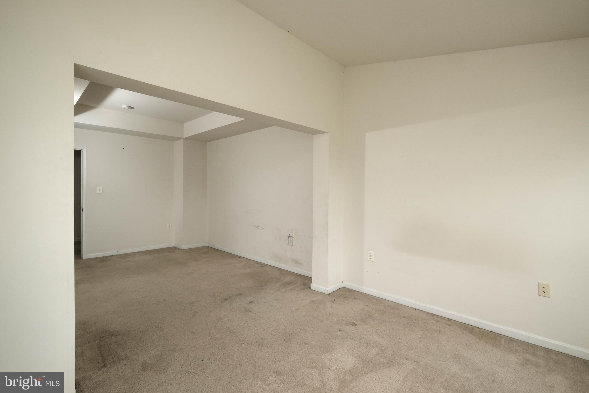 COLONIAL HILLS - Residential