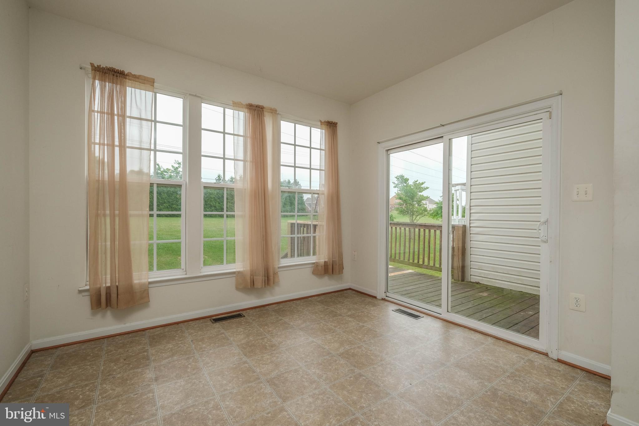 COLONIAL HILLS - Residential