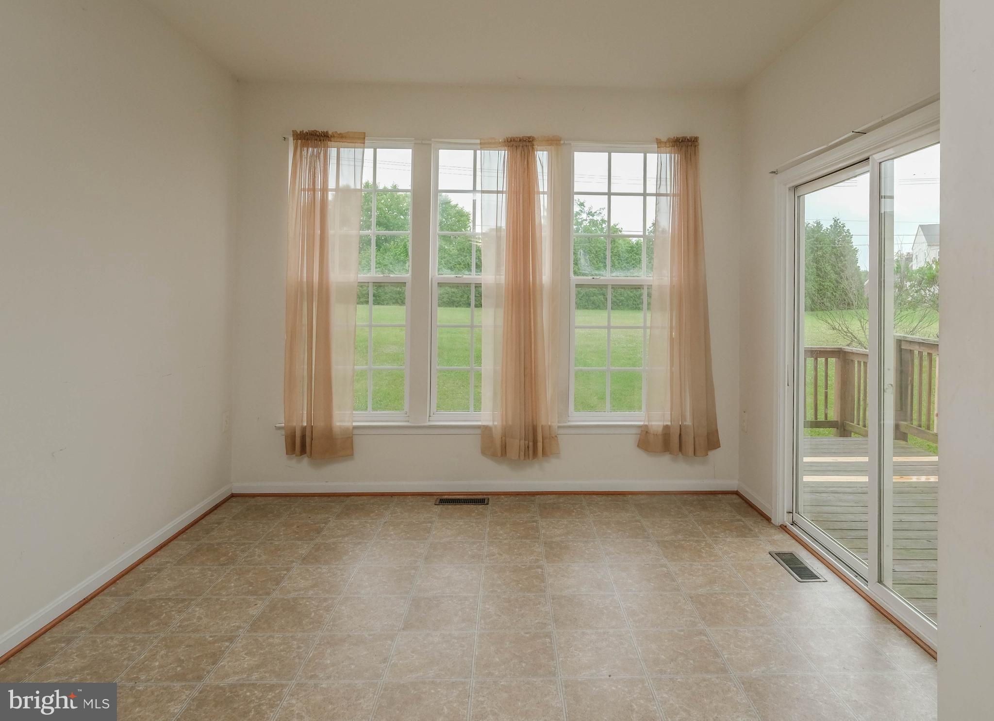 COLONIAL HILLS - Residential