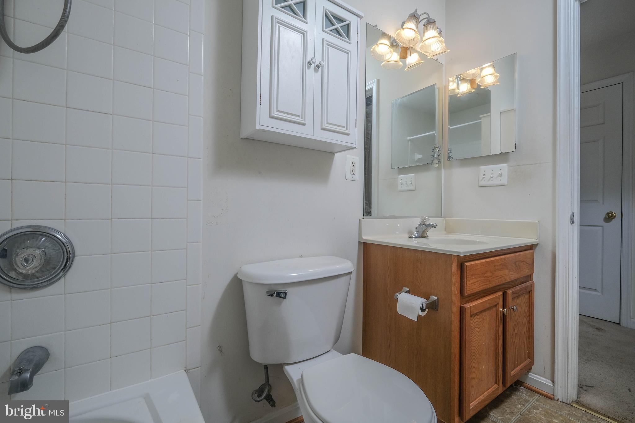 COLONIAL HILLS - Residential