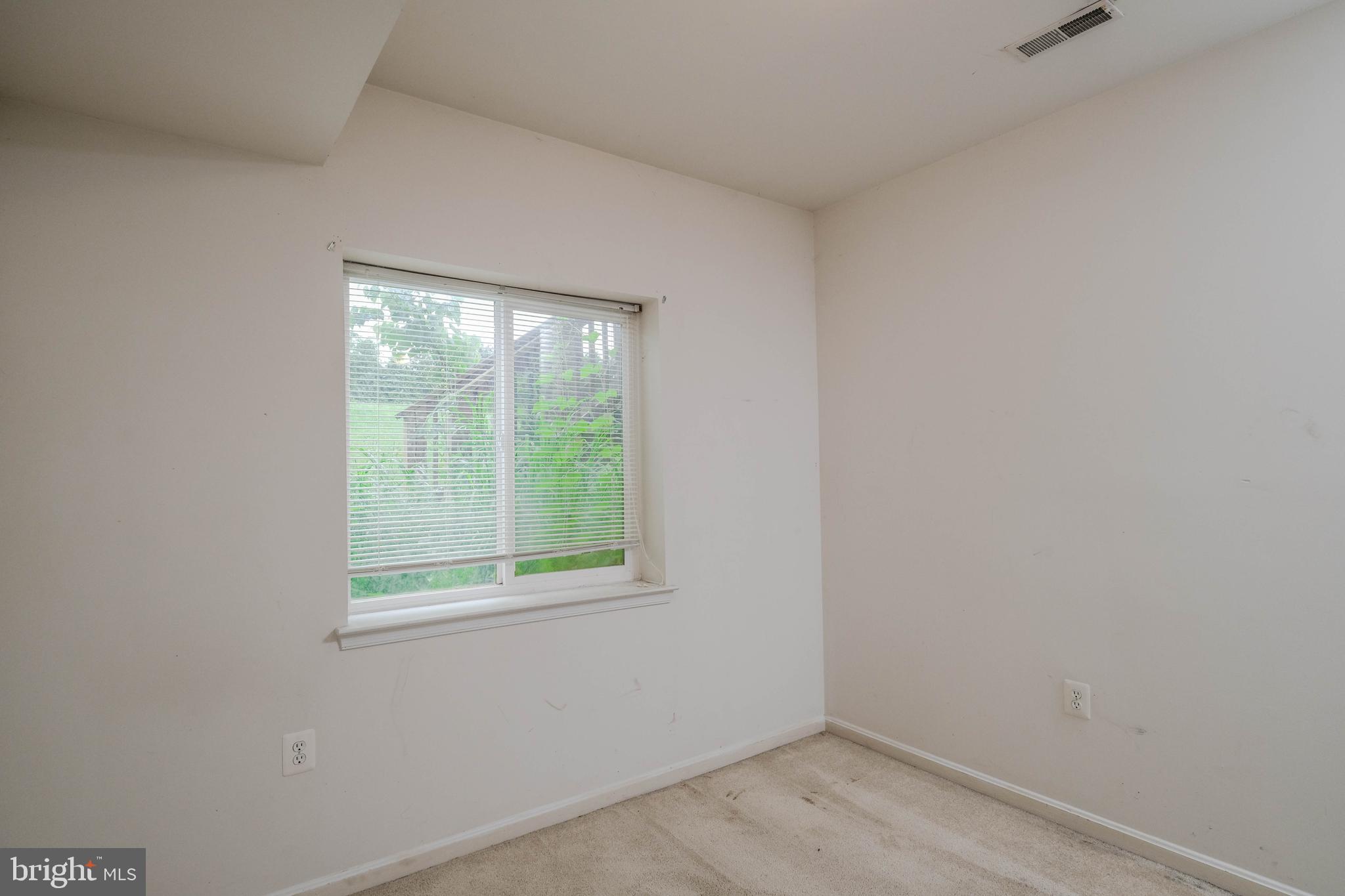 COLONIAL HILLS - Residential