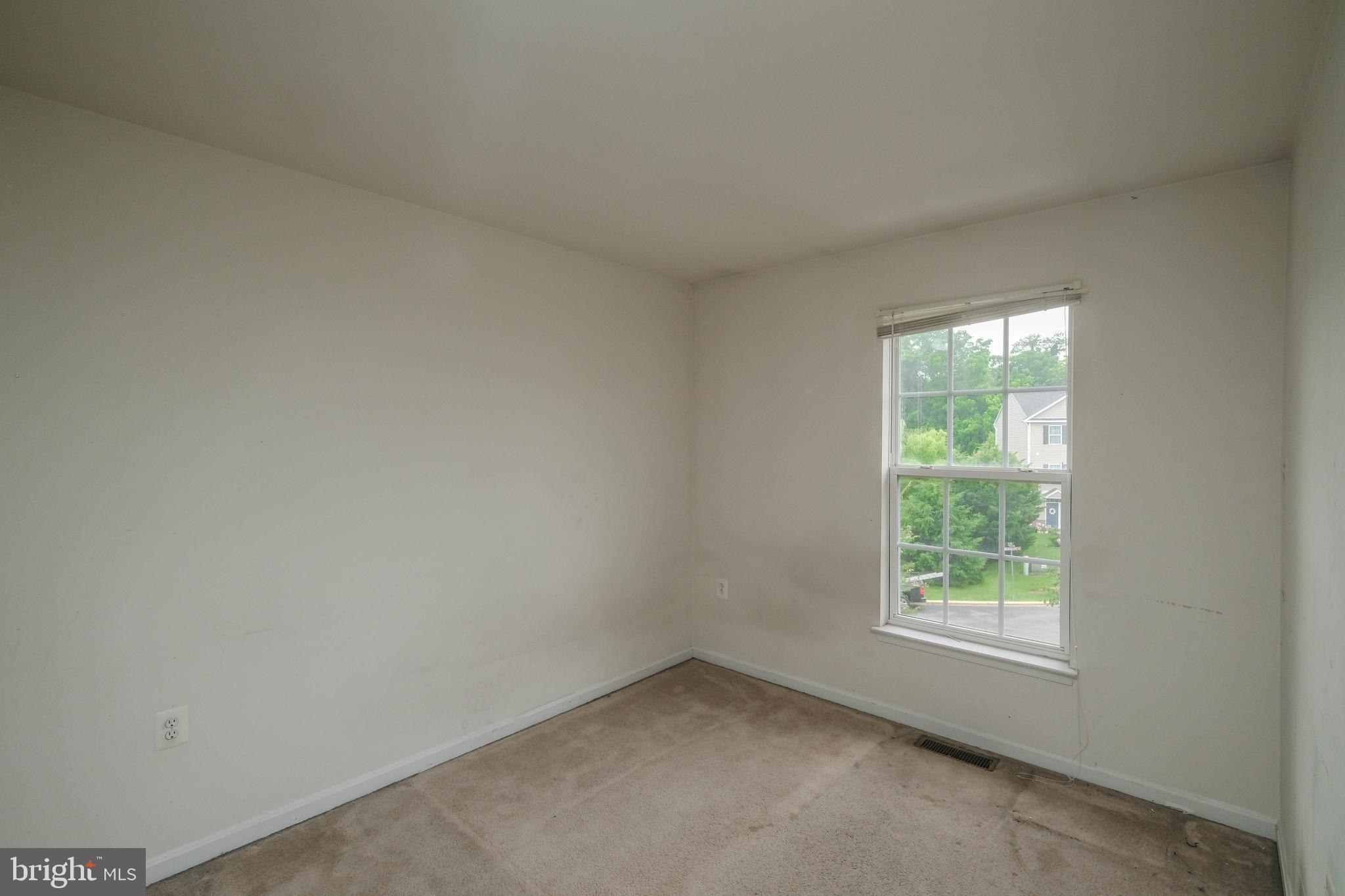 COLONIAL HILLS - Residential