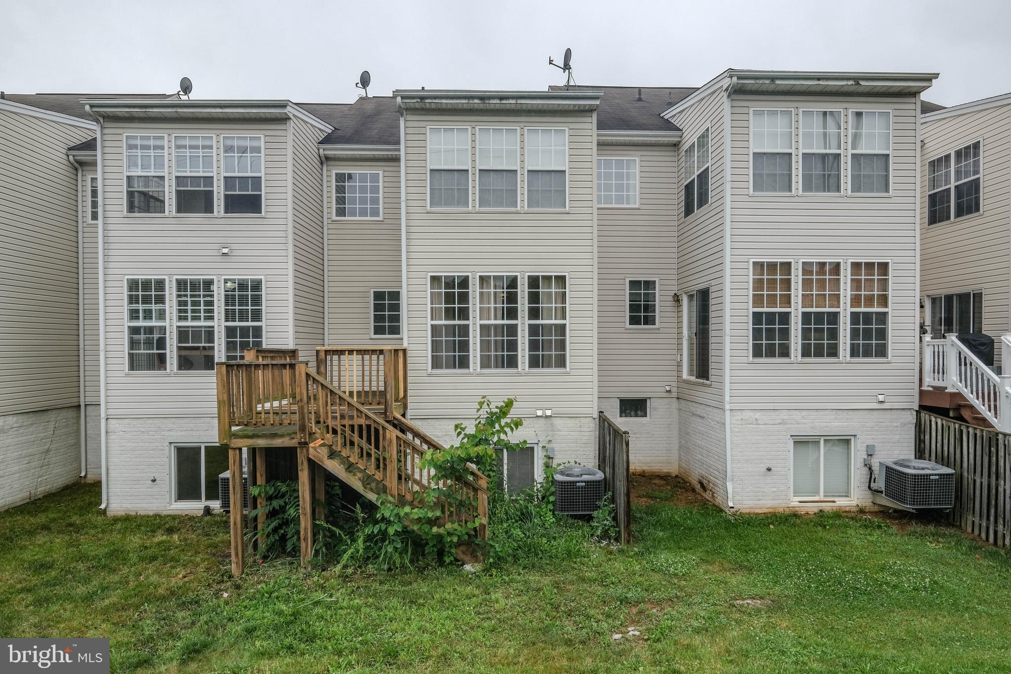 COLONIAL HILLS - Residential