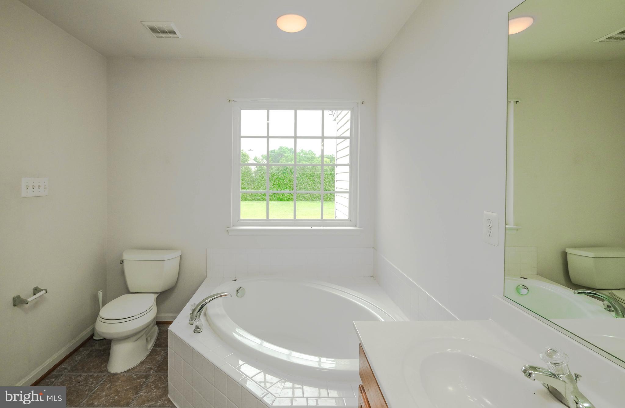 COLONIAL HILLS - Residential