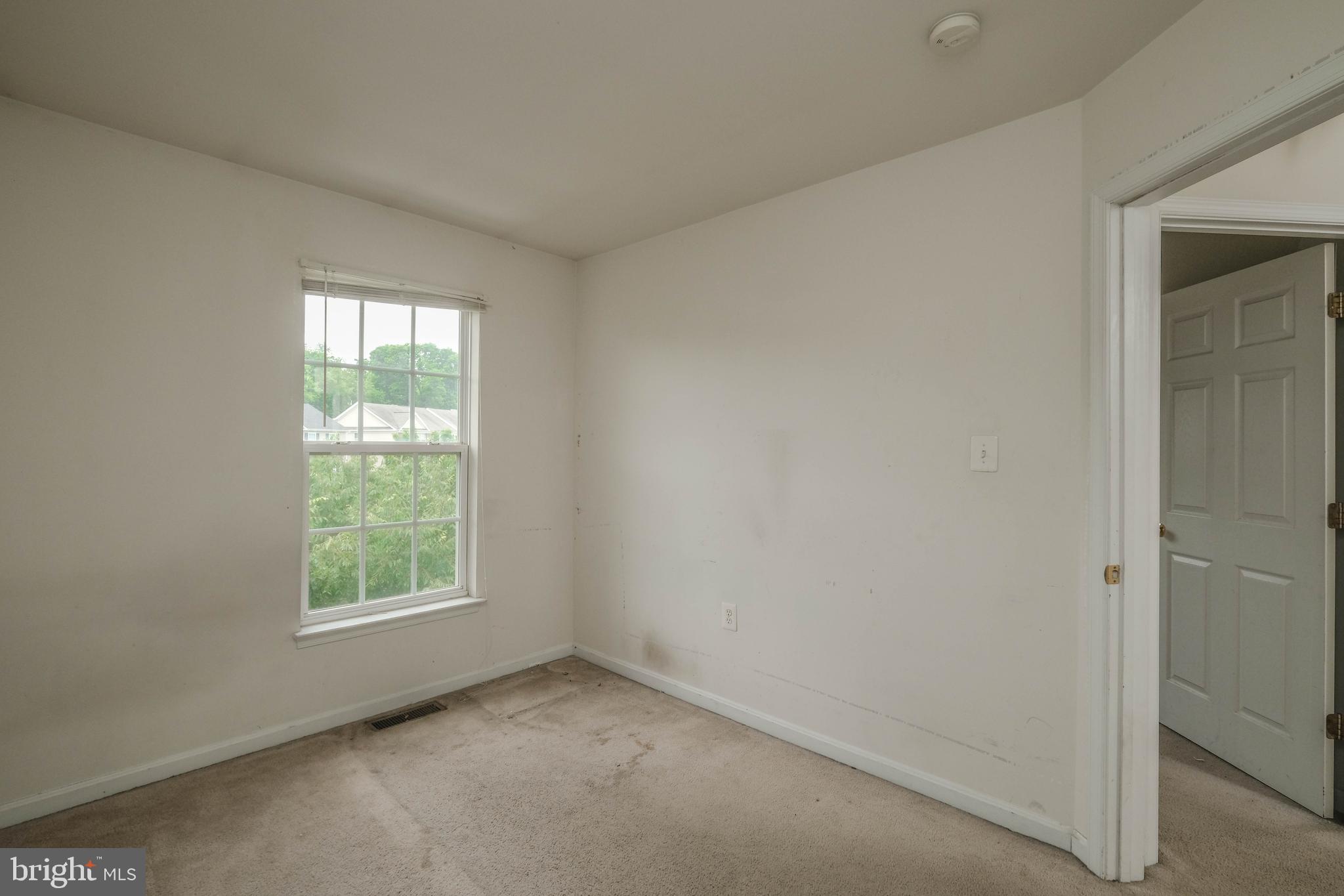 COLONIAL HILLS - Residential