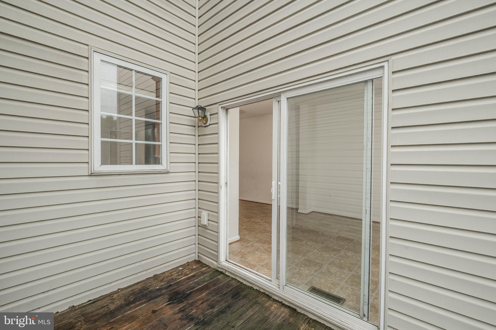 COLONIAL HILLS - Residential