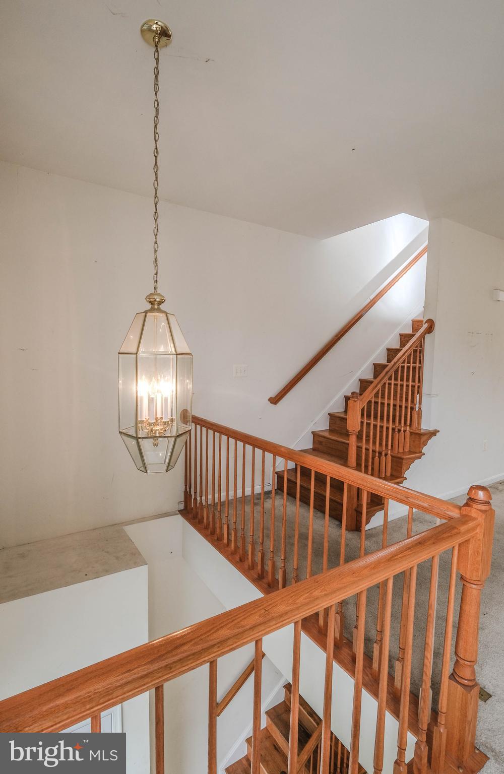 COLONIAL HILLS - Residential