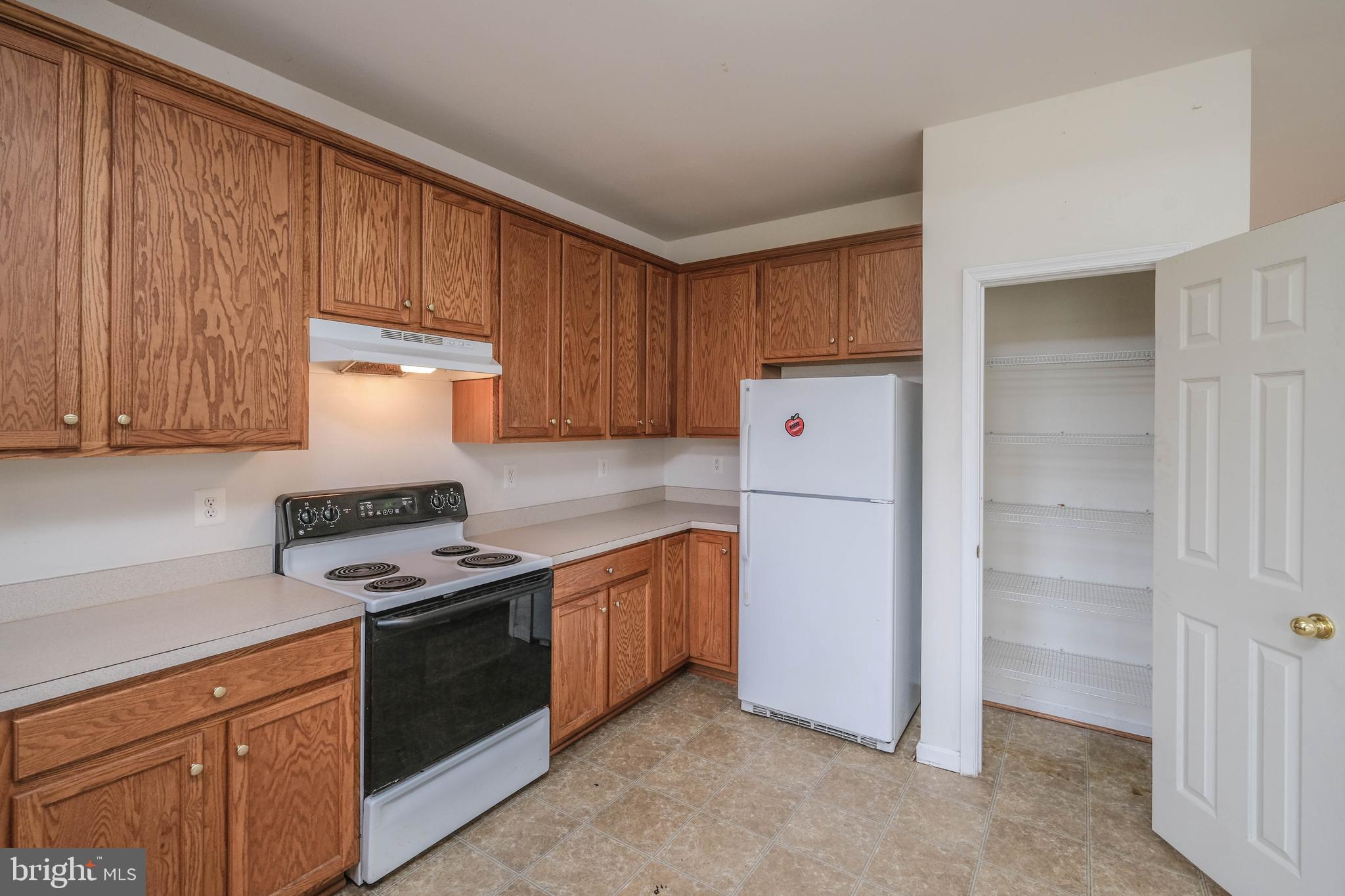 COLONIAL HILLS - Residential