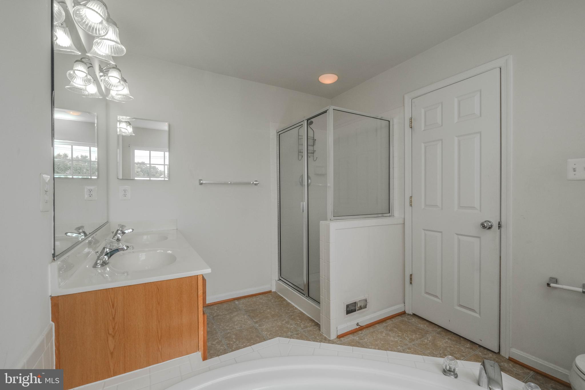 COLONIAL HILLS - Residential