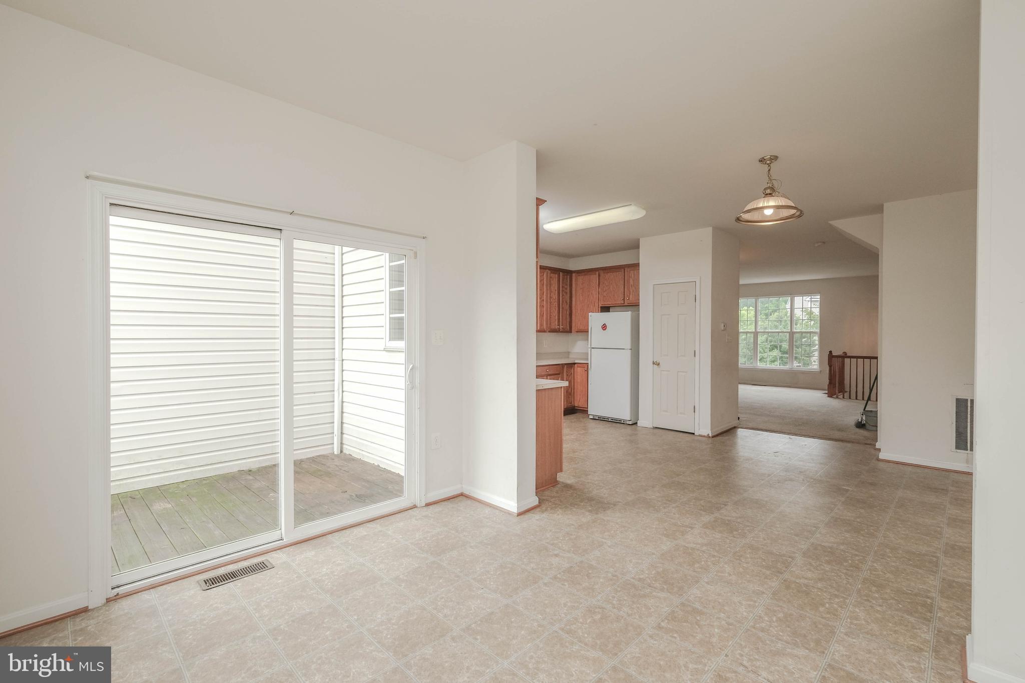 COLONIAL HILLS - Residential