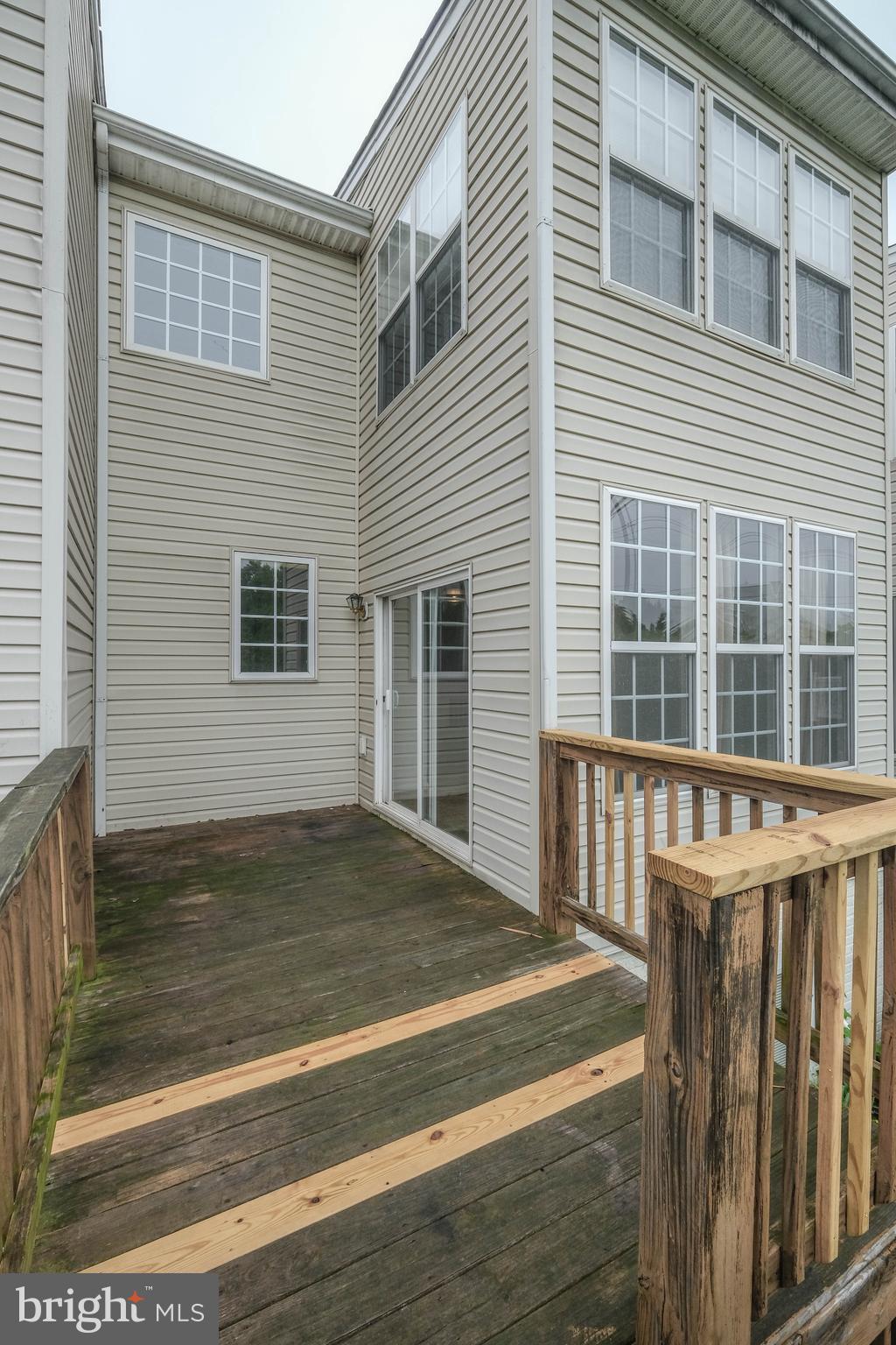 COLONIAL HILLS - Residential