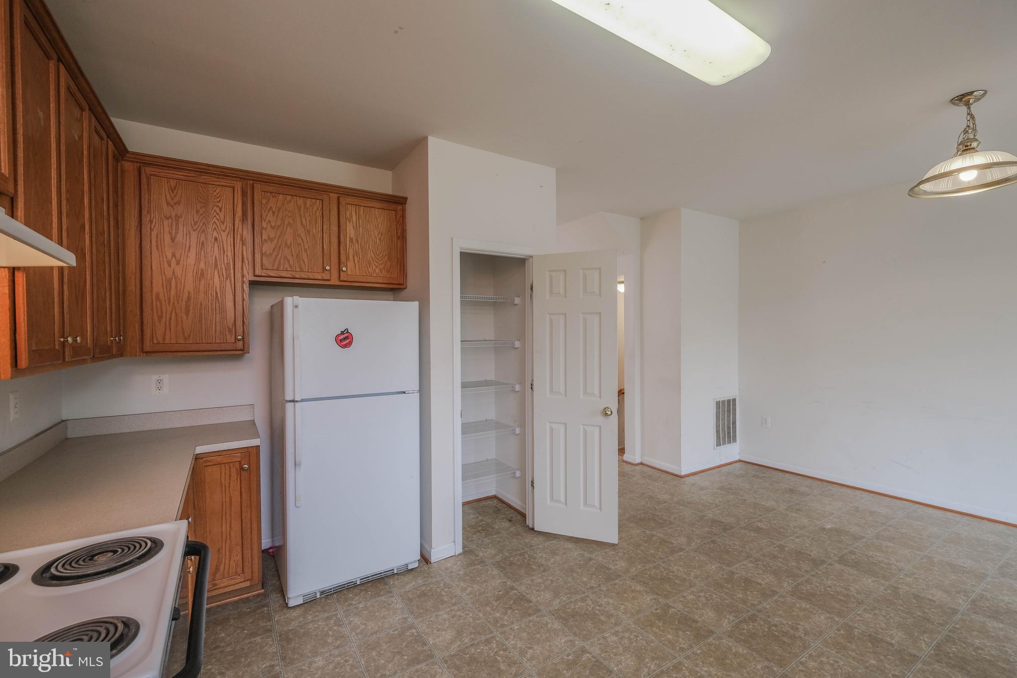 COLONIAL HILLS - Residential