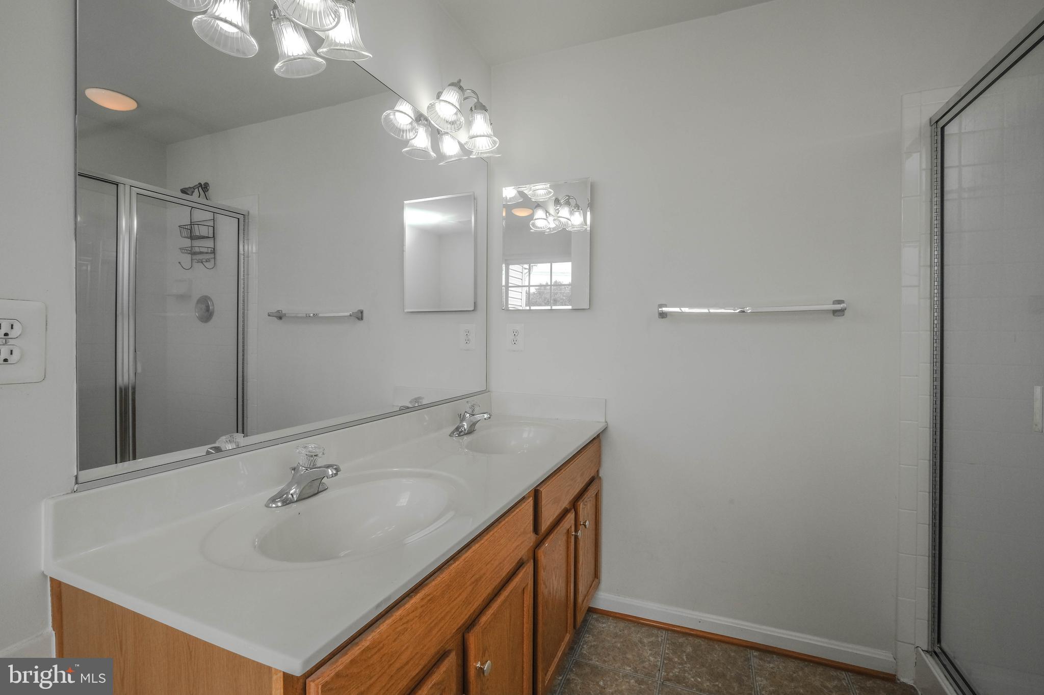 COLONIAL HILLS - Residential