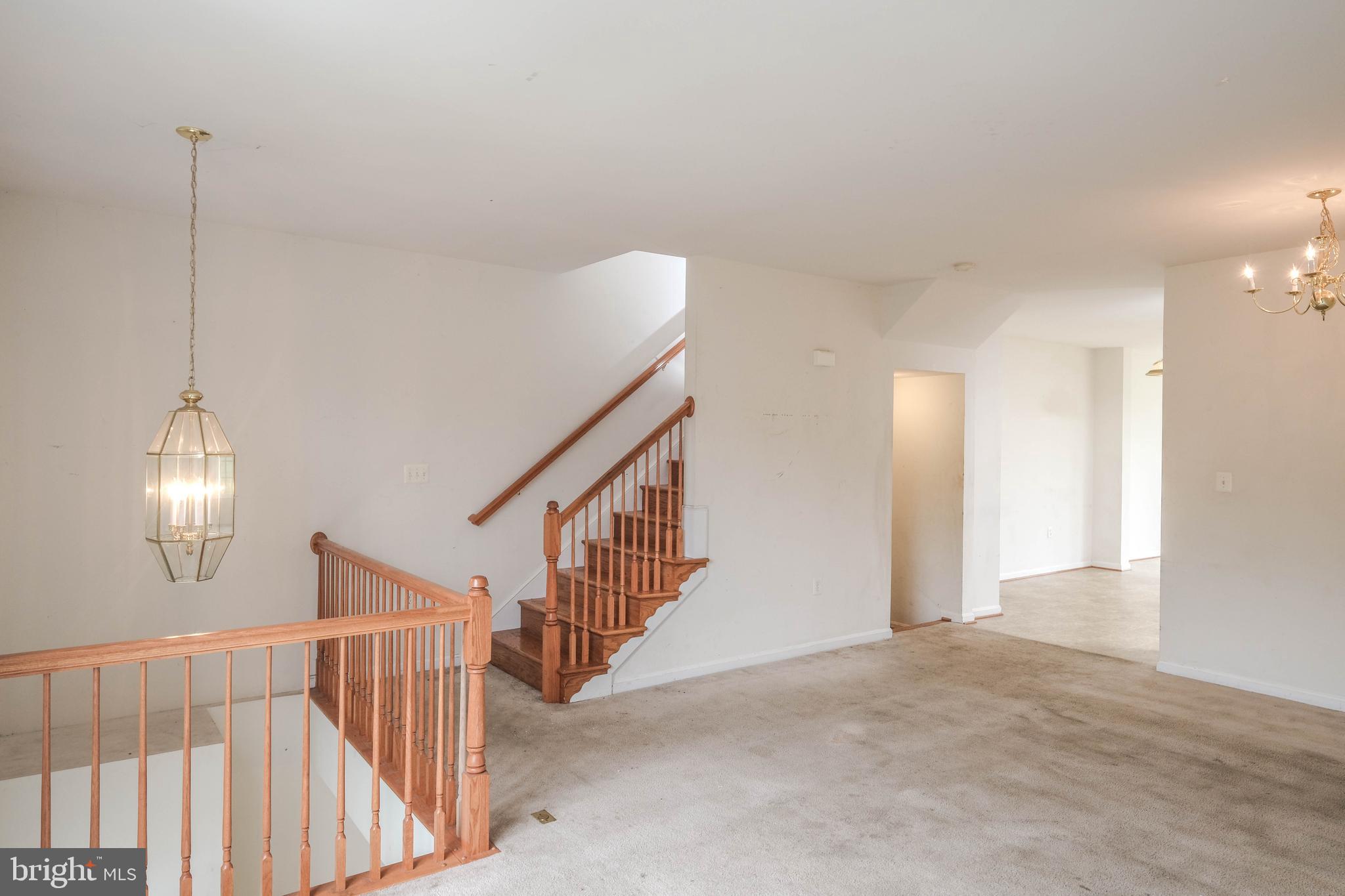 COLONIAL HILLS - Residential