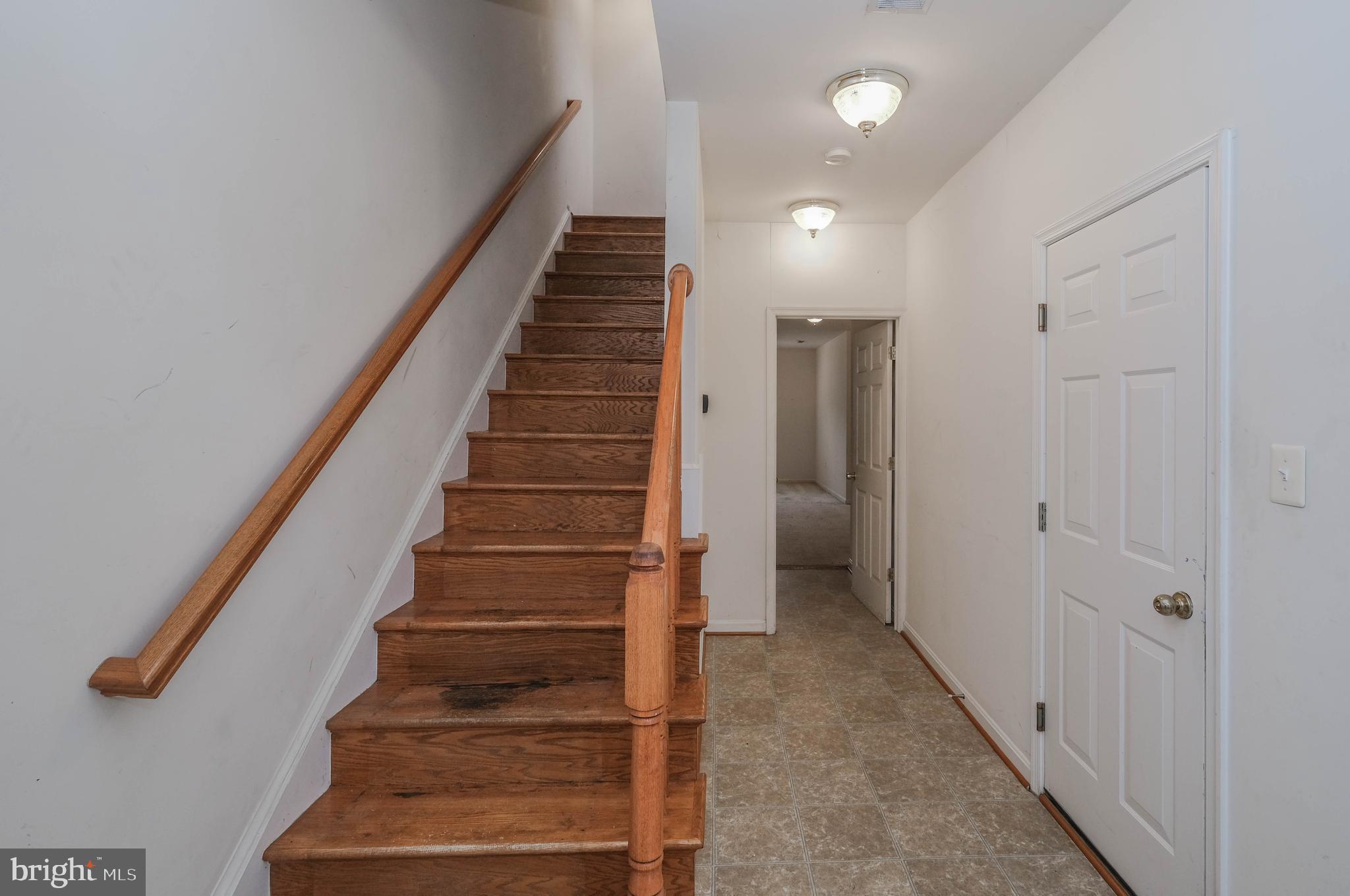 COLONIAL HILLS - Residential