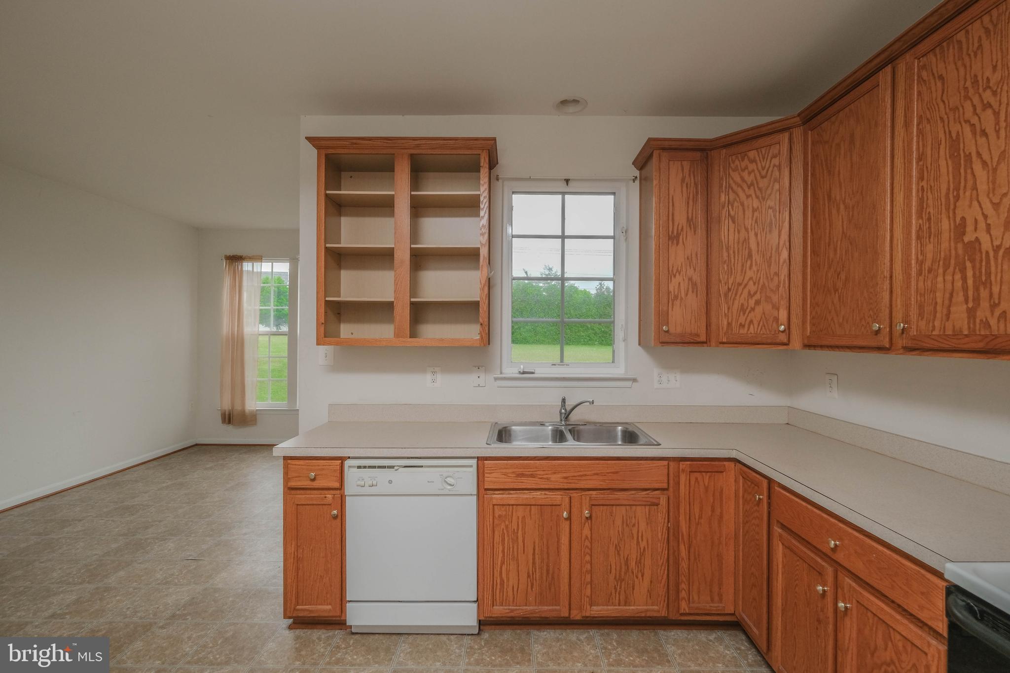 COLONIAL HILLS - Residential