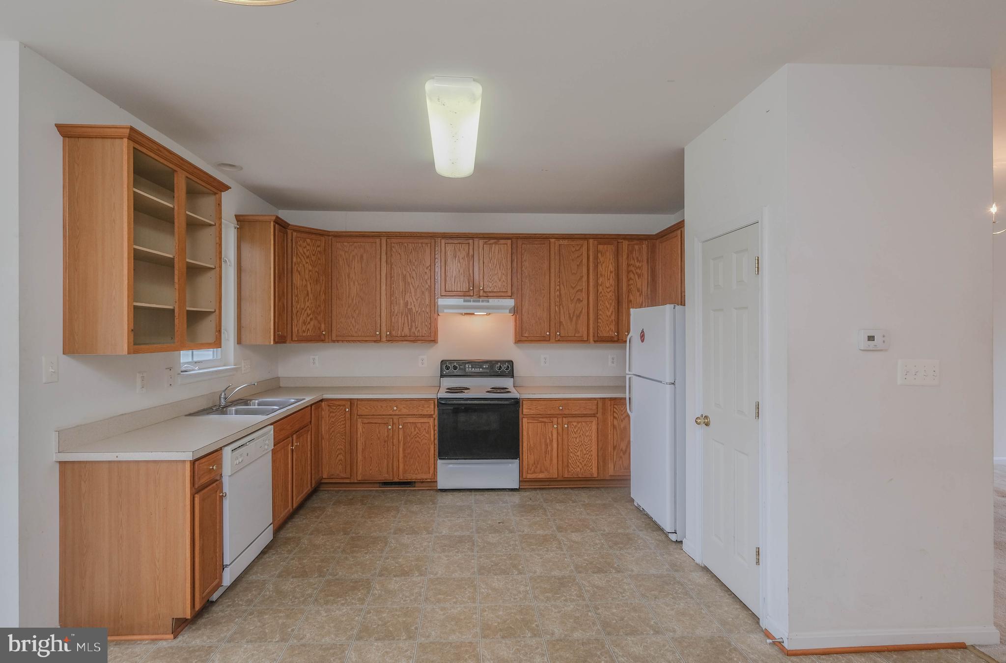 COLONIAL HILLS - Residential