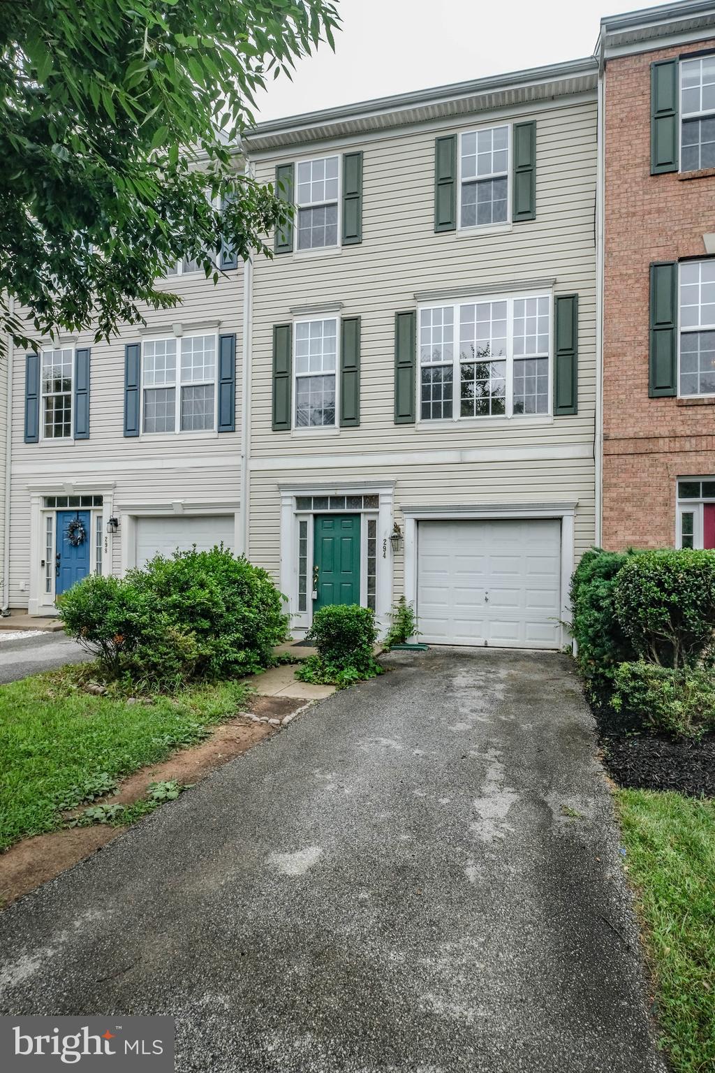 COLONIAL HILLS - Residential