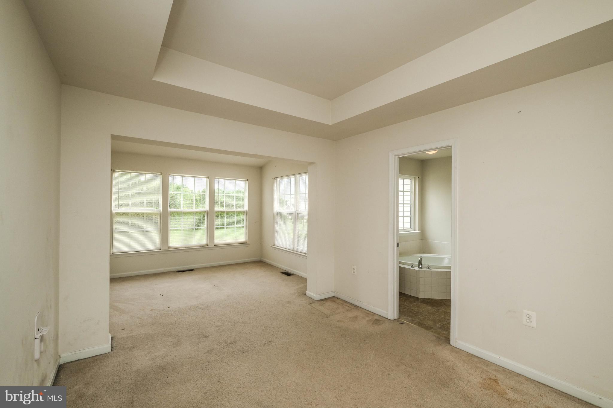 COLONIAL HILLS - Residential