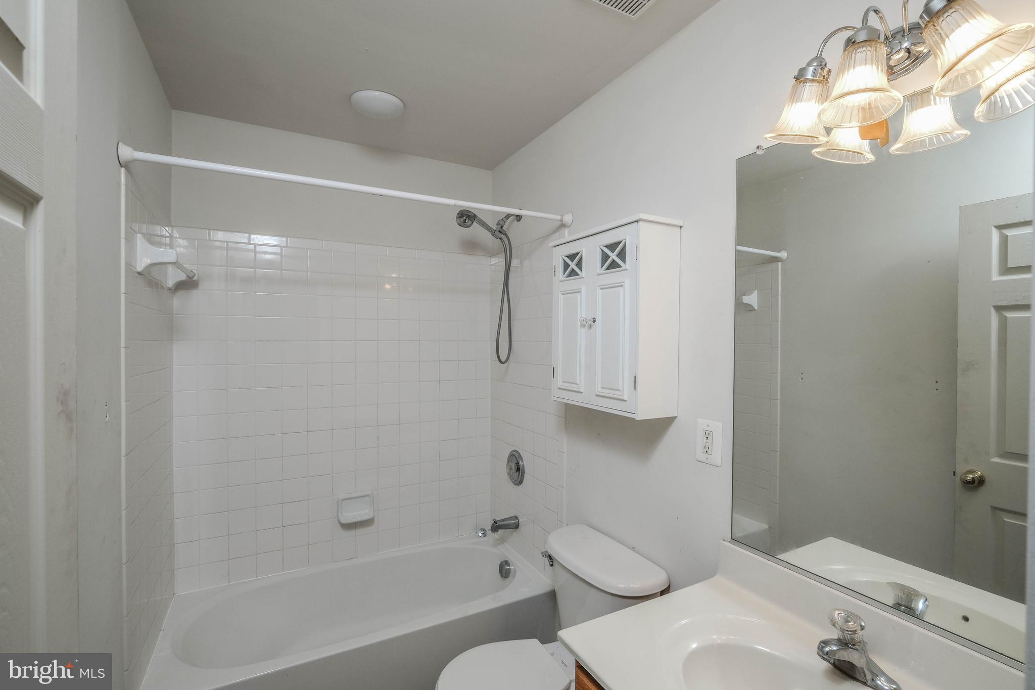 COLONIAL HILLS - Residential