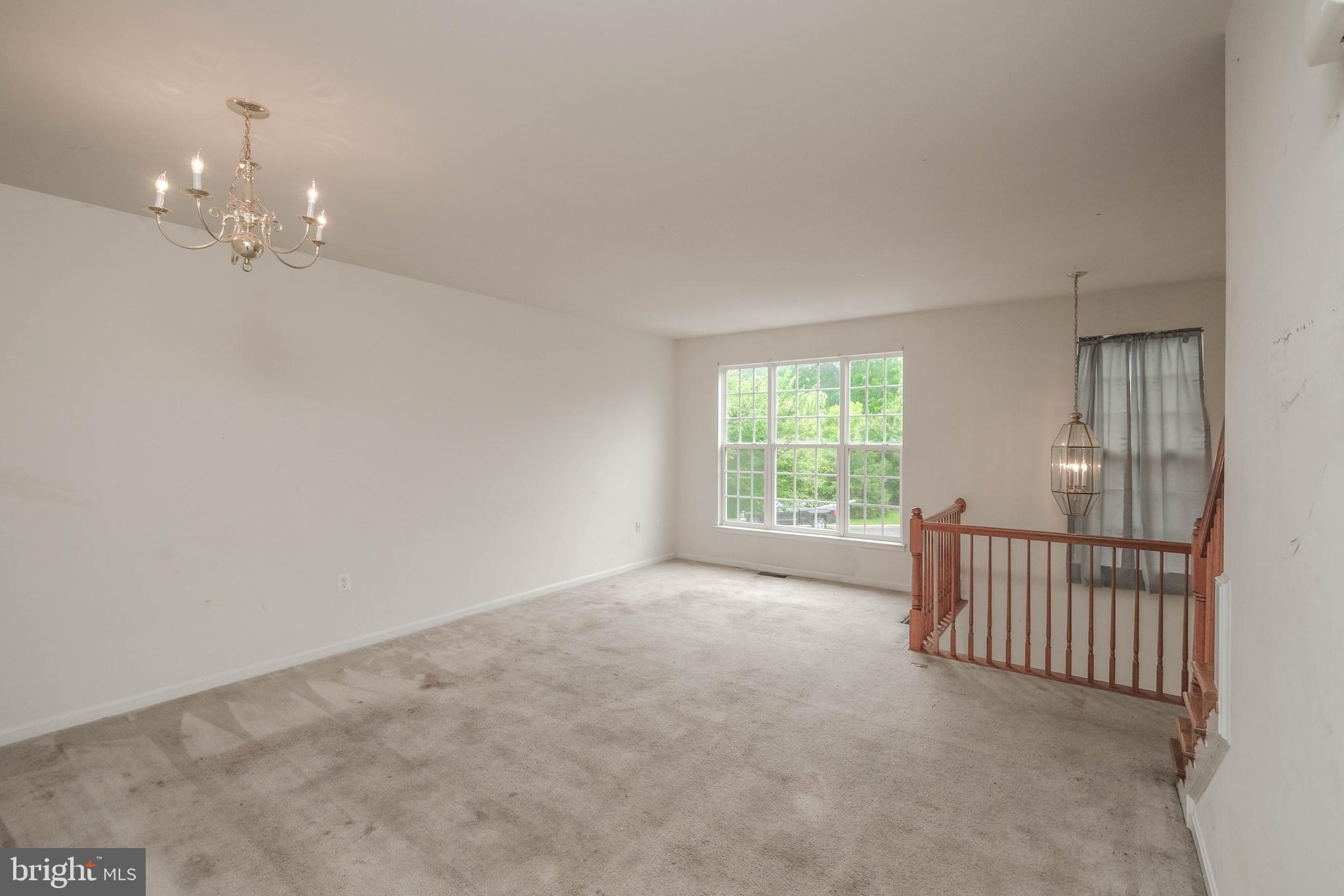 COLONIAL HILLS - Residential